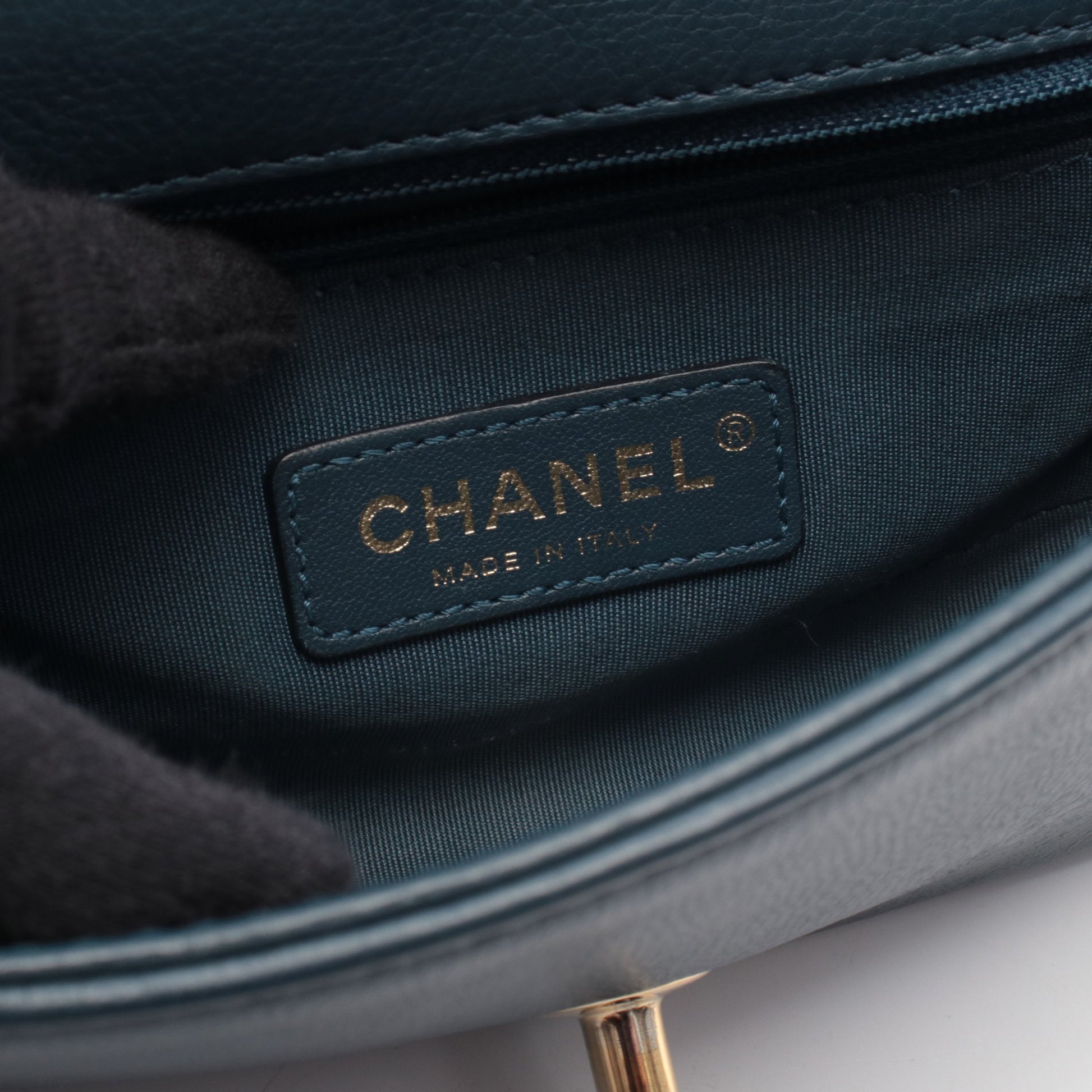 マトラッセ チェーンショルダーバッグ キャビアスキン ネイビー ゴールド金具 シャネル バッグ CHANEL