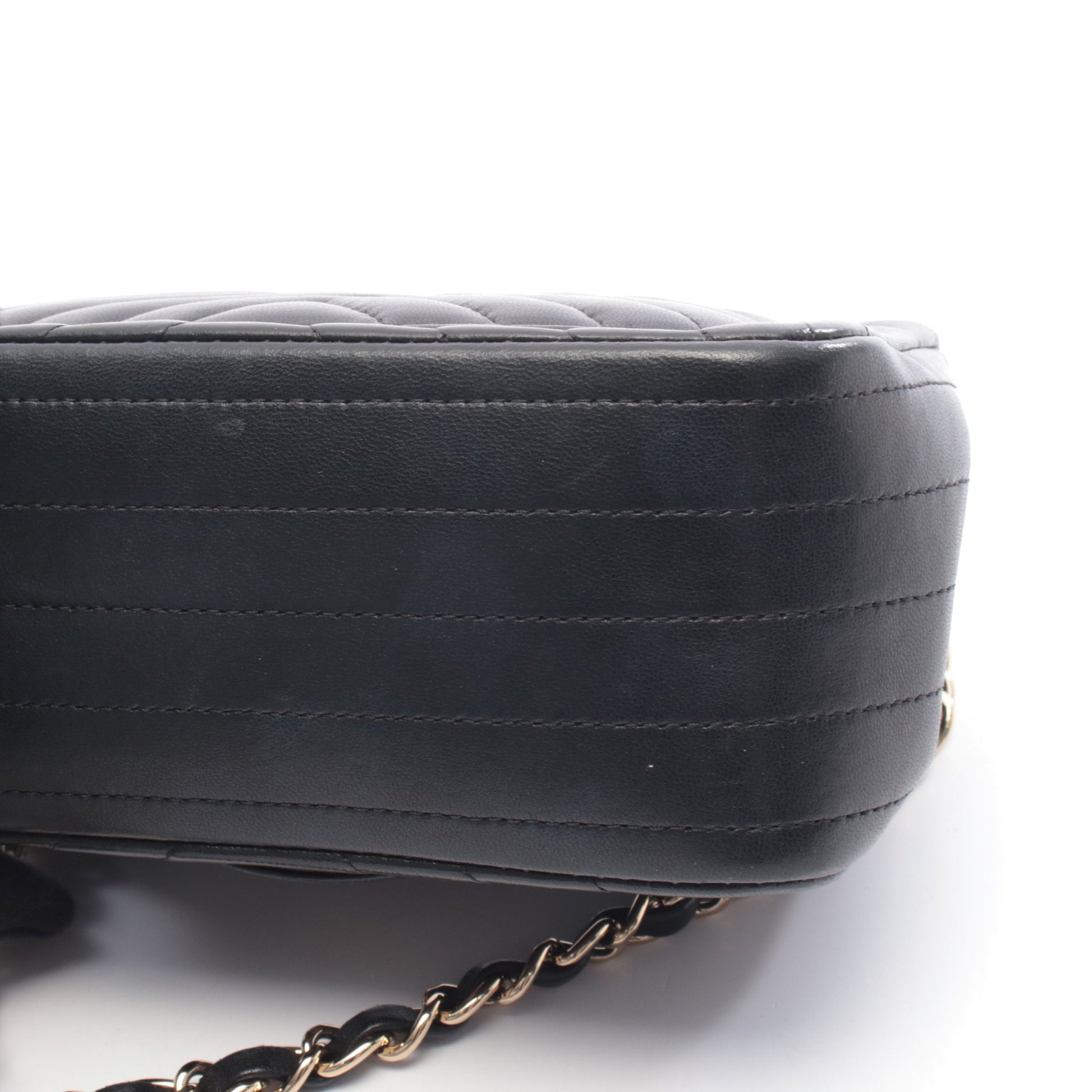 シェブロン Vステッチ ミニ チェーンショルダーバッグ ラムスキン ブラック ゴールド金具 シャネル バッグ CHANEL