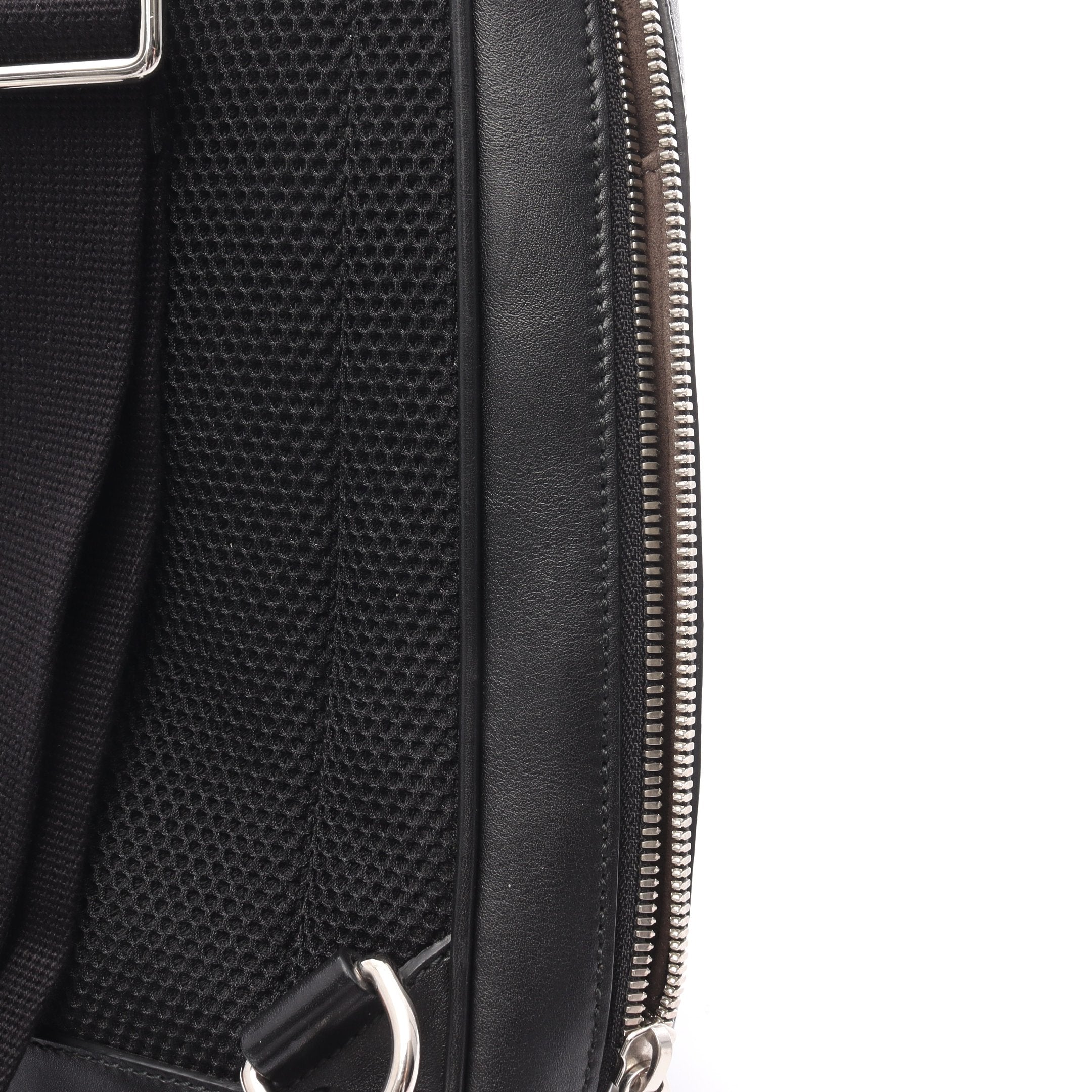 GUCCI グッチシマ　ボディバッグ　ブラック　レザー グッチシマ ボディバッグ レザー ブラック グッチ – RECLO
