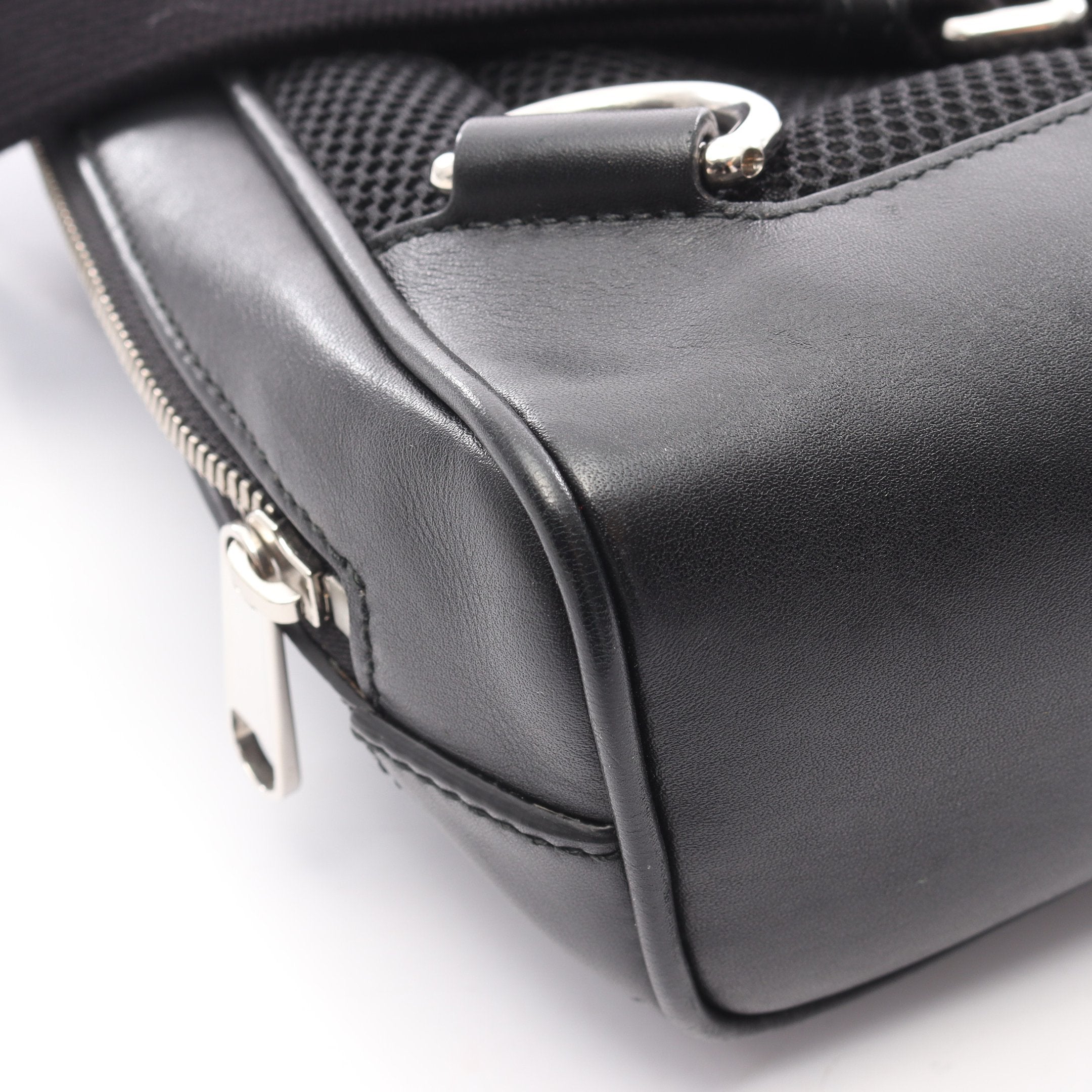 GUCCI グッチシマ　ボディバッグ　ブラック　レザー グッチシマ ボディバッグ レザー ブラック グッチ – RECLO