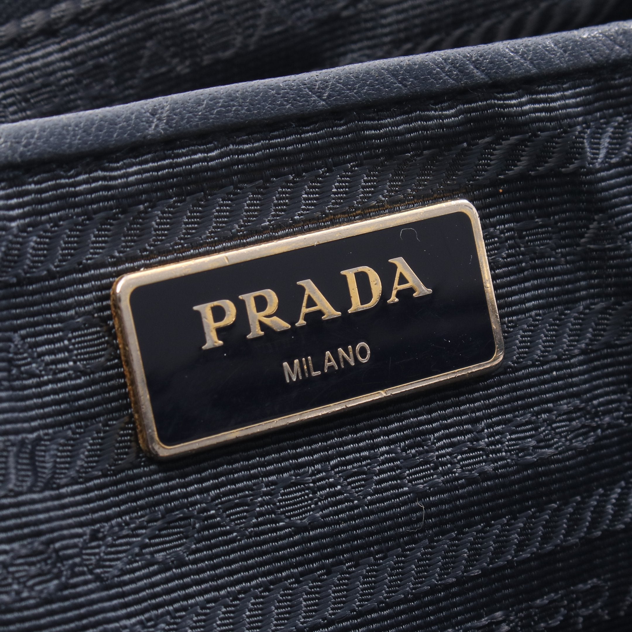 【美品✨】プラダ ビジネスバッグ サフィアーノレザー 三角プレート 黒 PRADA（プラダ） 三角ロゴプレート ビジネスバッグ ブリーフケース