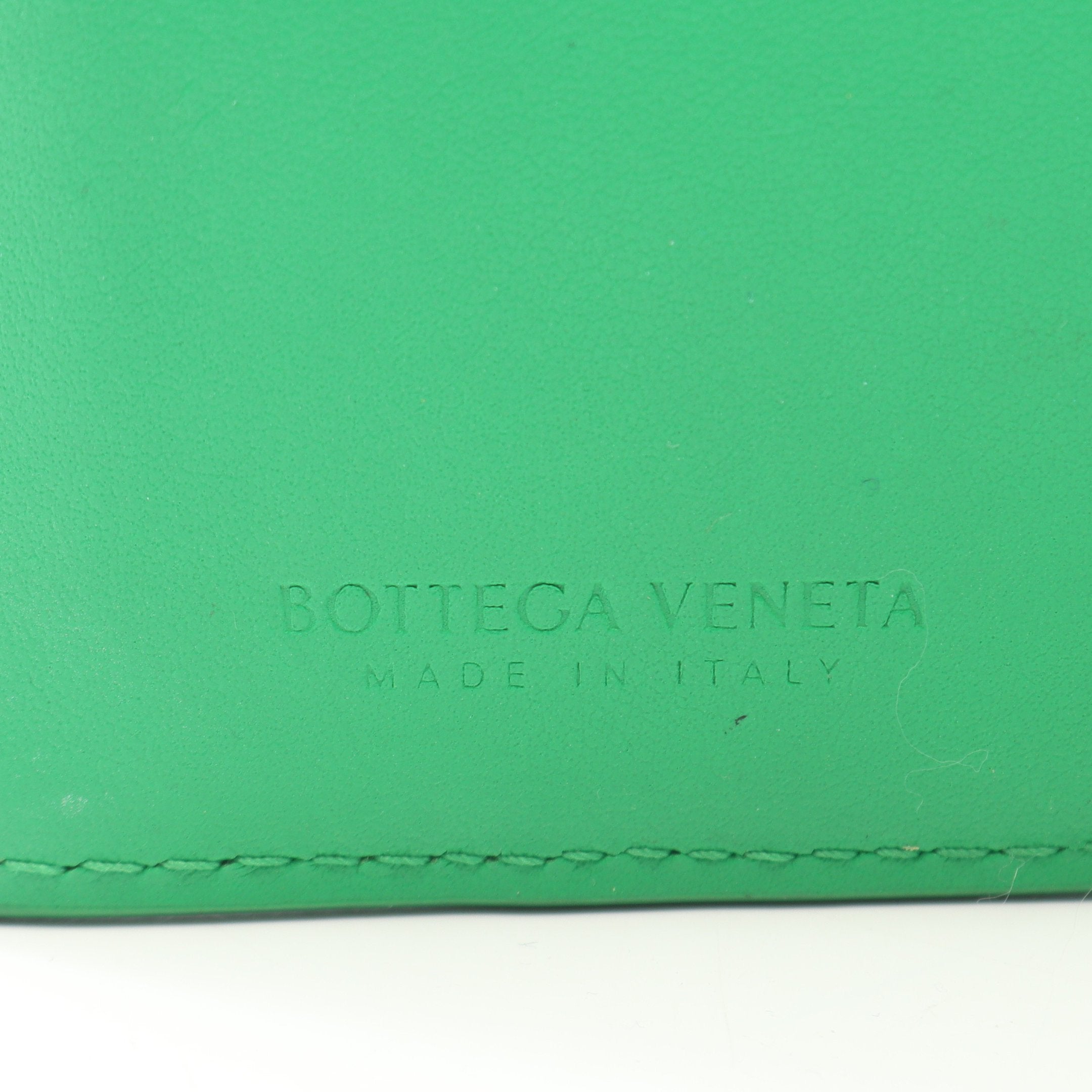 【新品未使用】BOTTEGA VENETA／二つ折り／完売／グリーン・緑 ボッテガヴェネタ BOTTEGA VENETA 財布 二つ折り財布 折りたたみ財布