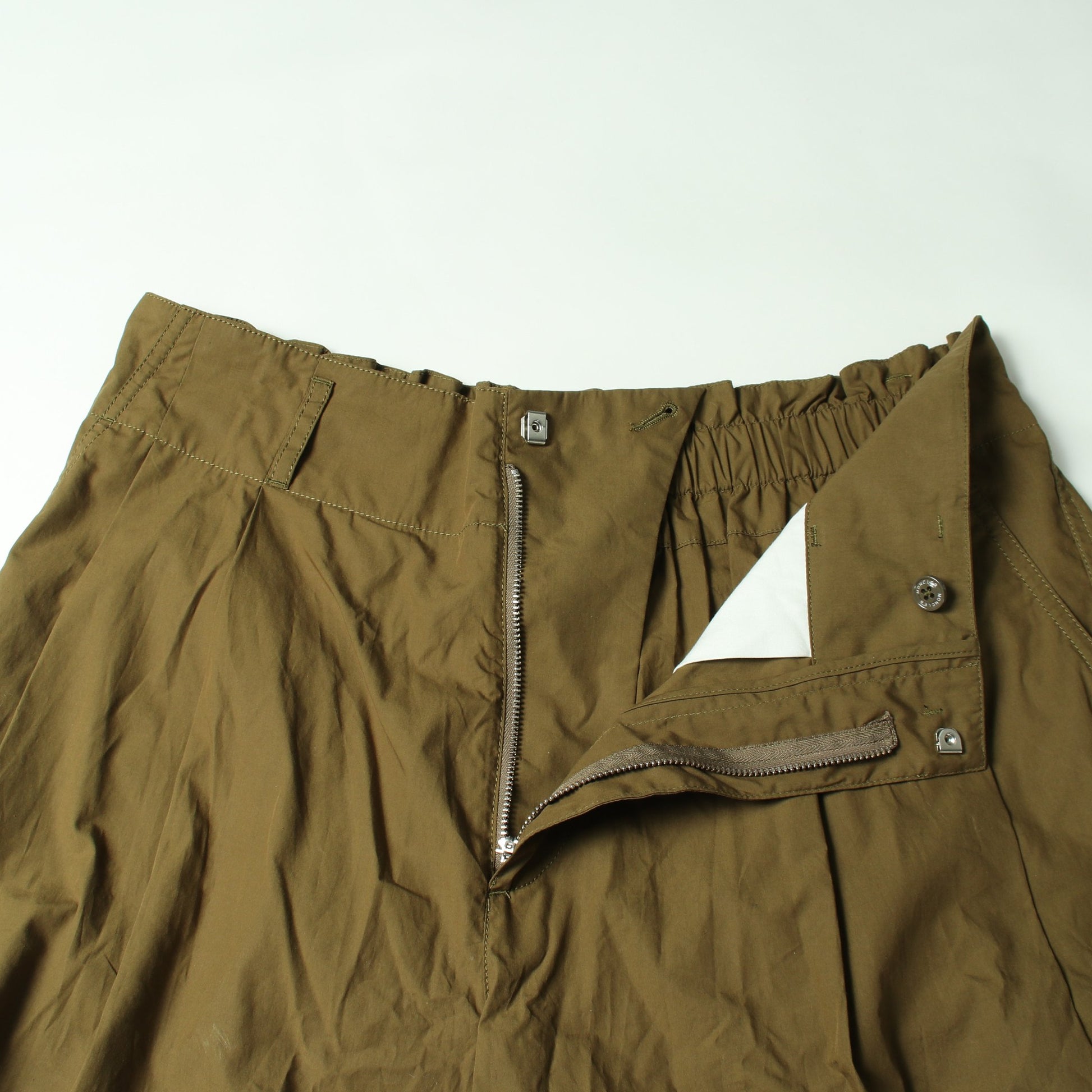 GENIUS 2 MONCLER 1952 ショート パンツ コットン カーキグリーン モンクレール ボトムス MONCLER