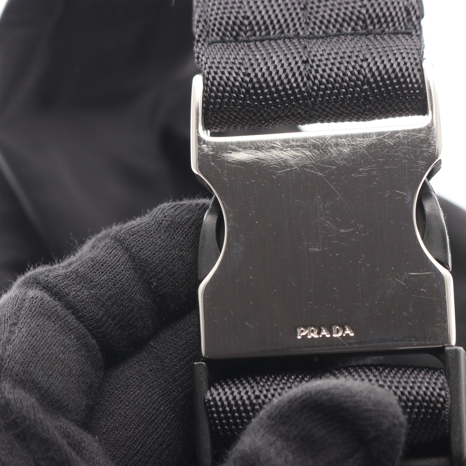 三角プレート ボディバッグ ウエストバッグ ナイロン ブラック プラダ バッグ PRADA