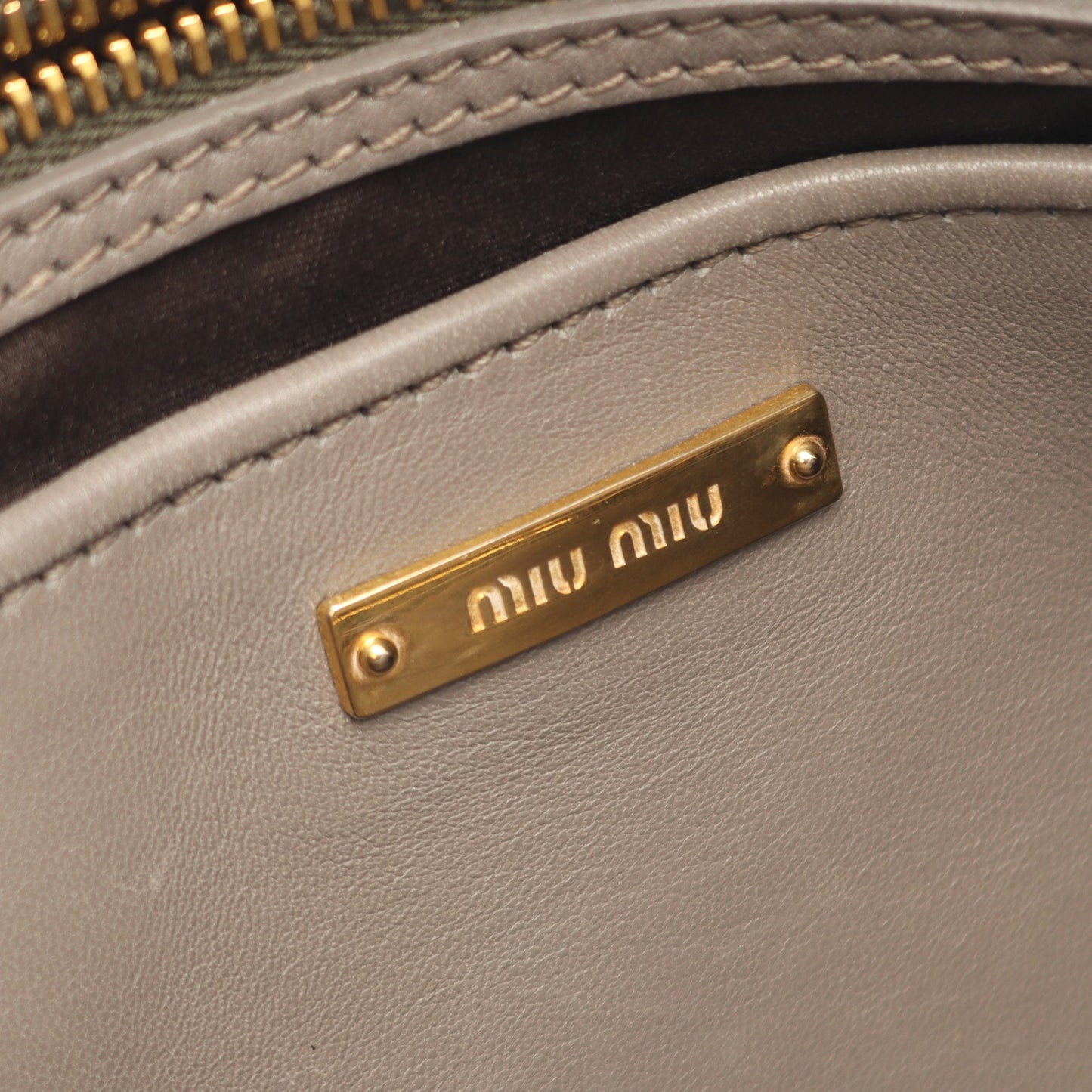 マテラッセ ハンドバッグ レザー グレーベージュ 2WAY ミュウミュウ