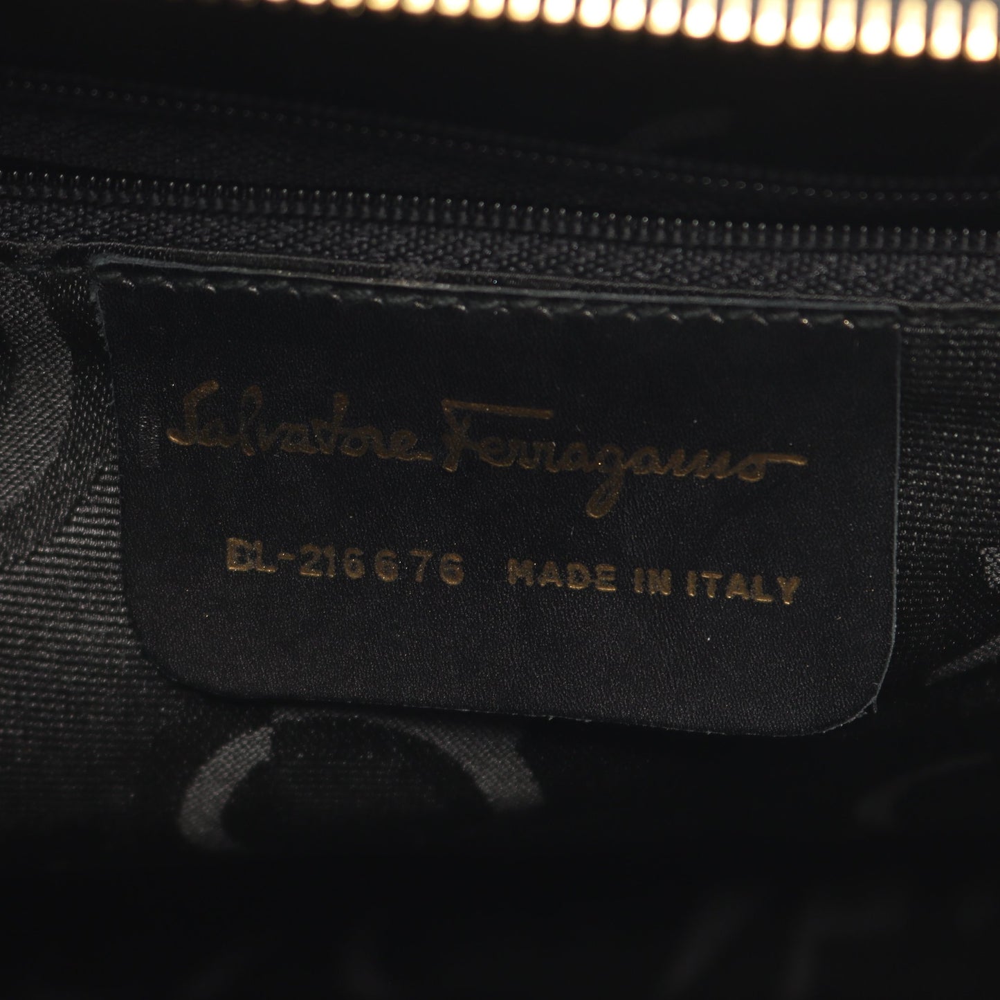 ヴァラリボン ショルダーバッグ レザー ブラック サルヴァトーレフェラガモ バッグ Salvatore Ferragamo
