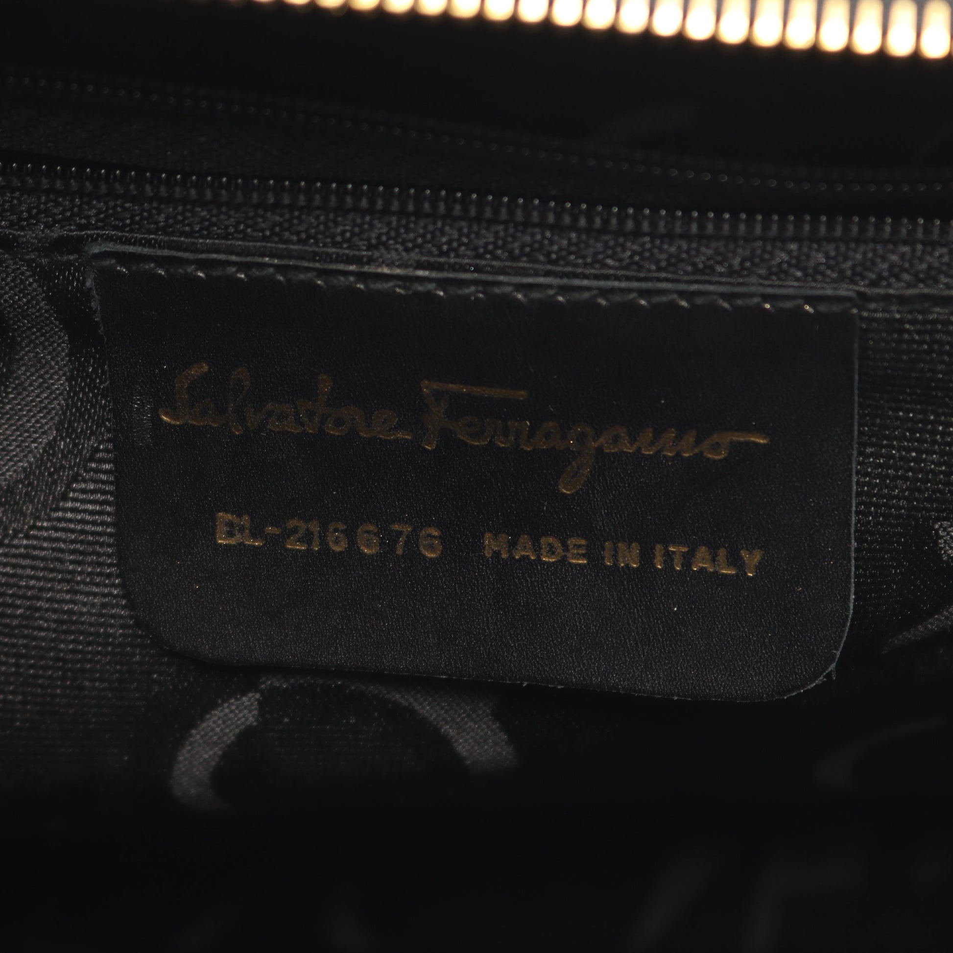 ヴァラリボン ショルダーバッグ レザー ブラック サルヴァトーレフェラガモ バッグ Salvatore Ferragamo