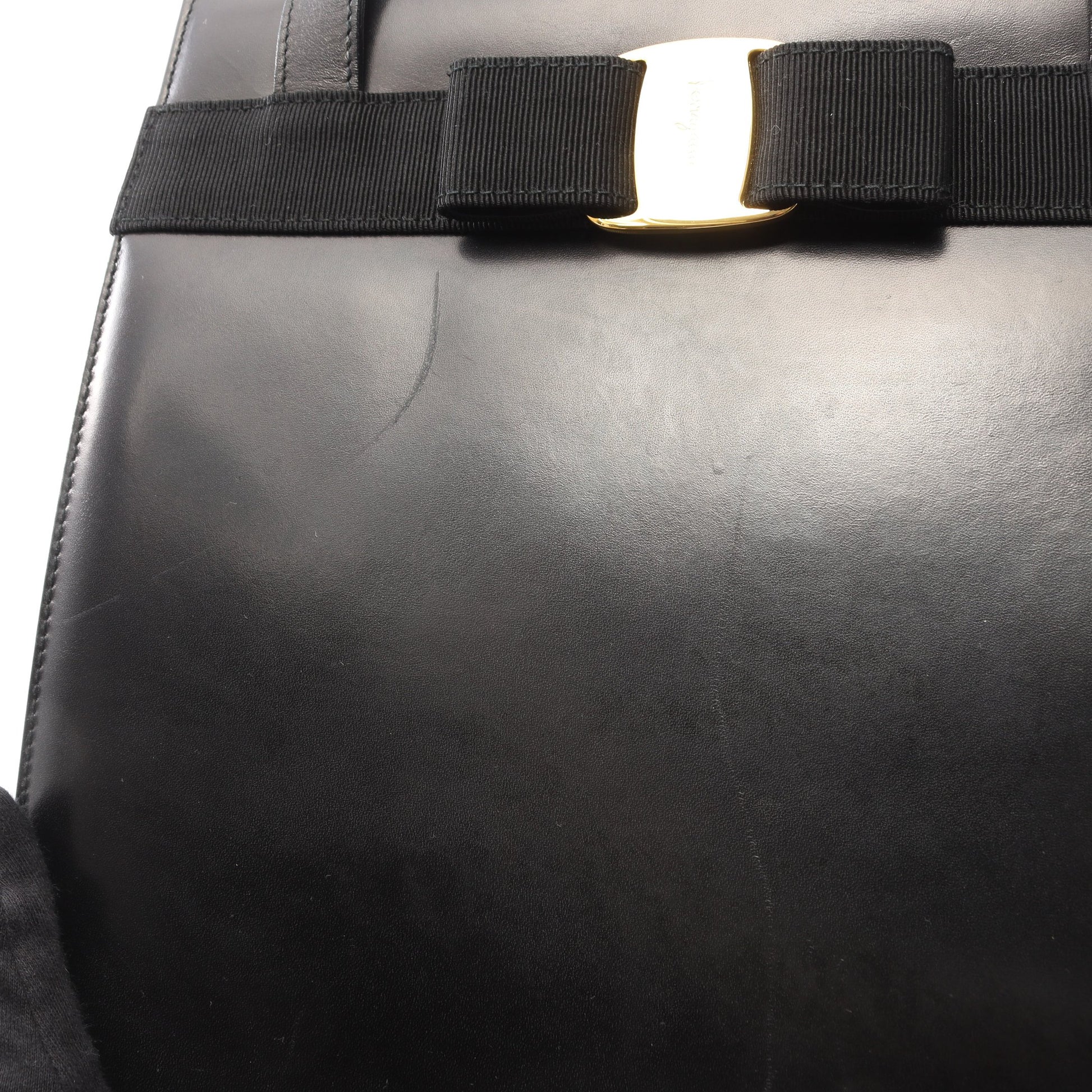 ヴァラリボン ショルダーバッグ レザー ブラック サルヴァトーレフェラガモ バッグ Salvatore Ferragamo
