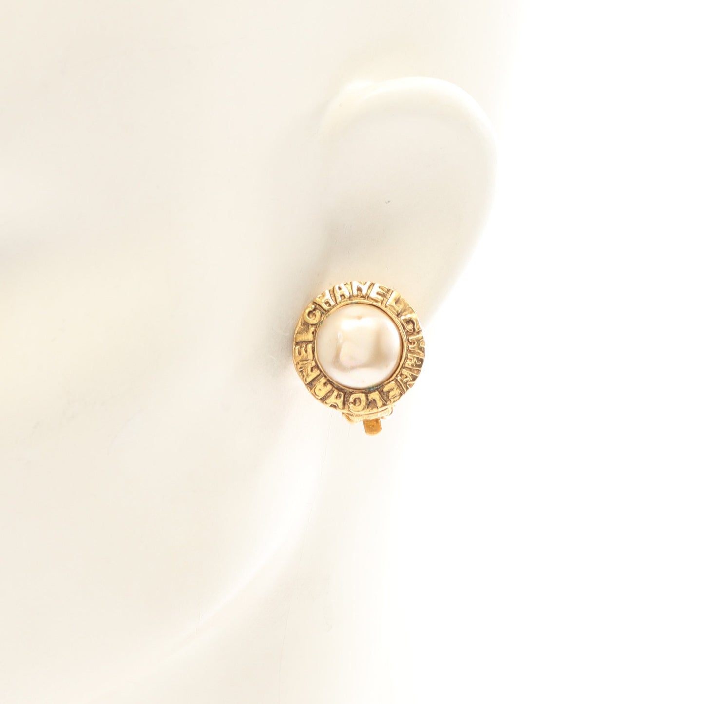サークルロゴ イヤリング GP フェイクパール ゴールド オフホワイト ヴィンテージ シャネル アクセサリー CHANEL