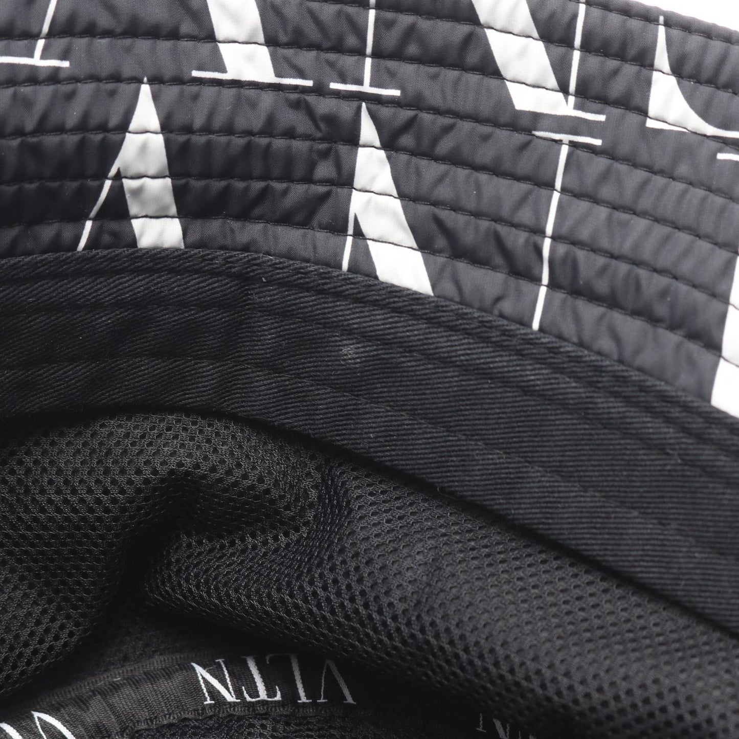VLTNロゴ バケット ハット ナイロン ブラック ホワイト ヴァレンティノガラヴァーニ 財布・小物 VALENTINO GARAVANI