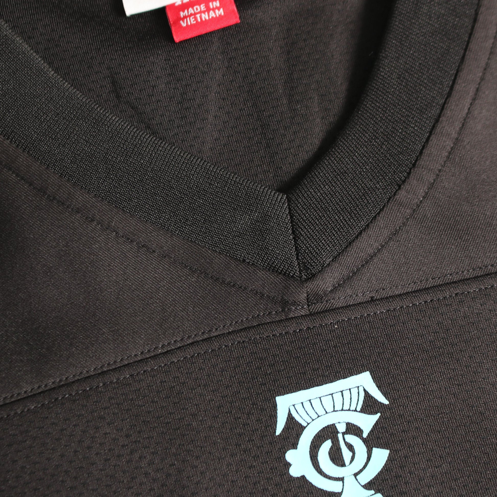 TIFFANY & Co. × Mitchell & Ness × NFL 半袖Tシャツ Vネック ブラック ターコイズブルー ティファニー トップス TIFFANY & Co.