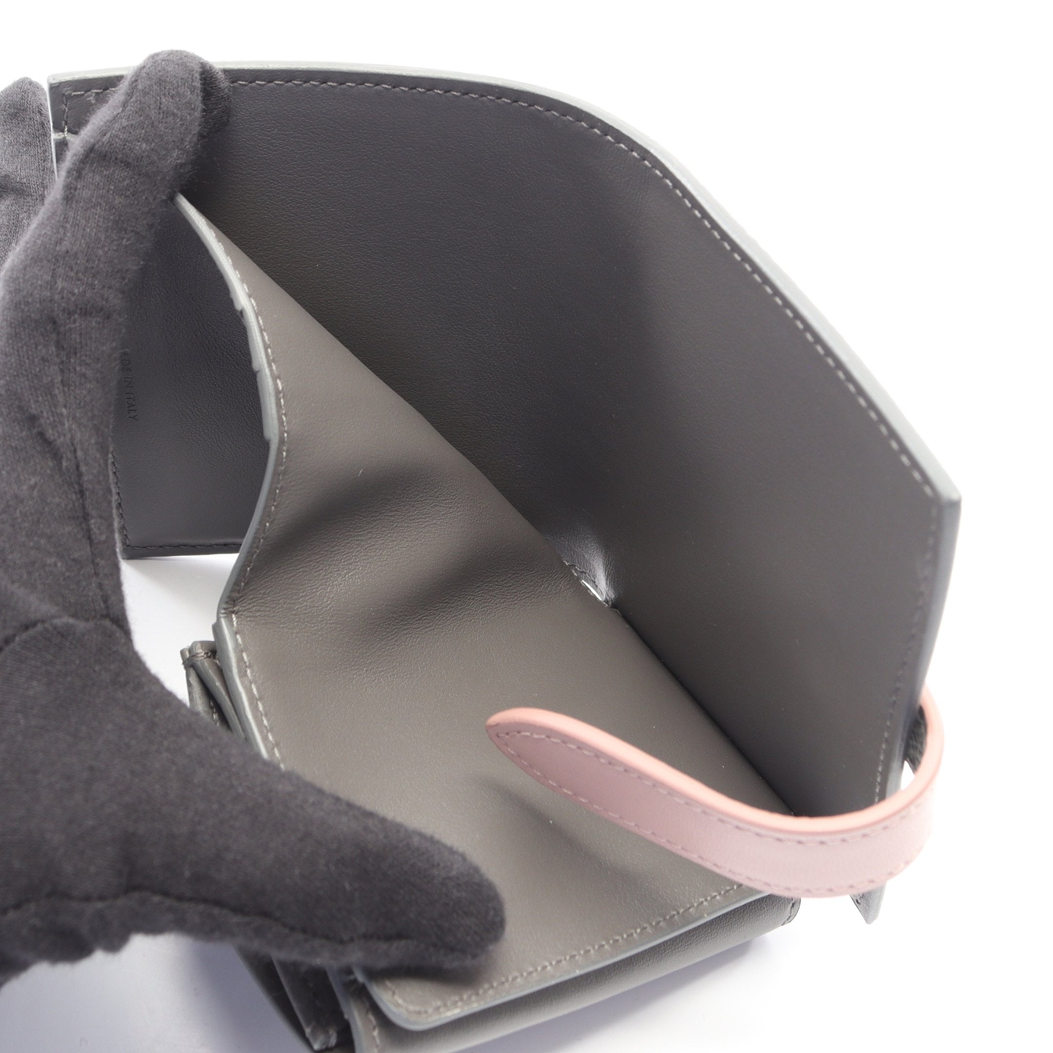 スモール ストラップウォレット 二つ折り財布 レザー グレー ピンク スモール ストラップウォレット 二つ折り財布 レザー グレー ピンク