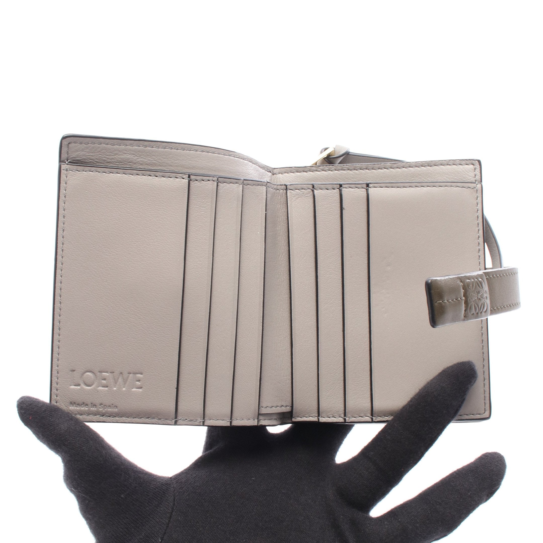 ロエベ　財布　グレージュ コンパクト ジップ ウォレット 二つ折り財布 レザー グレーグリーン