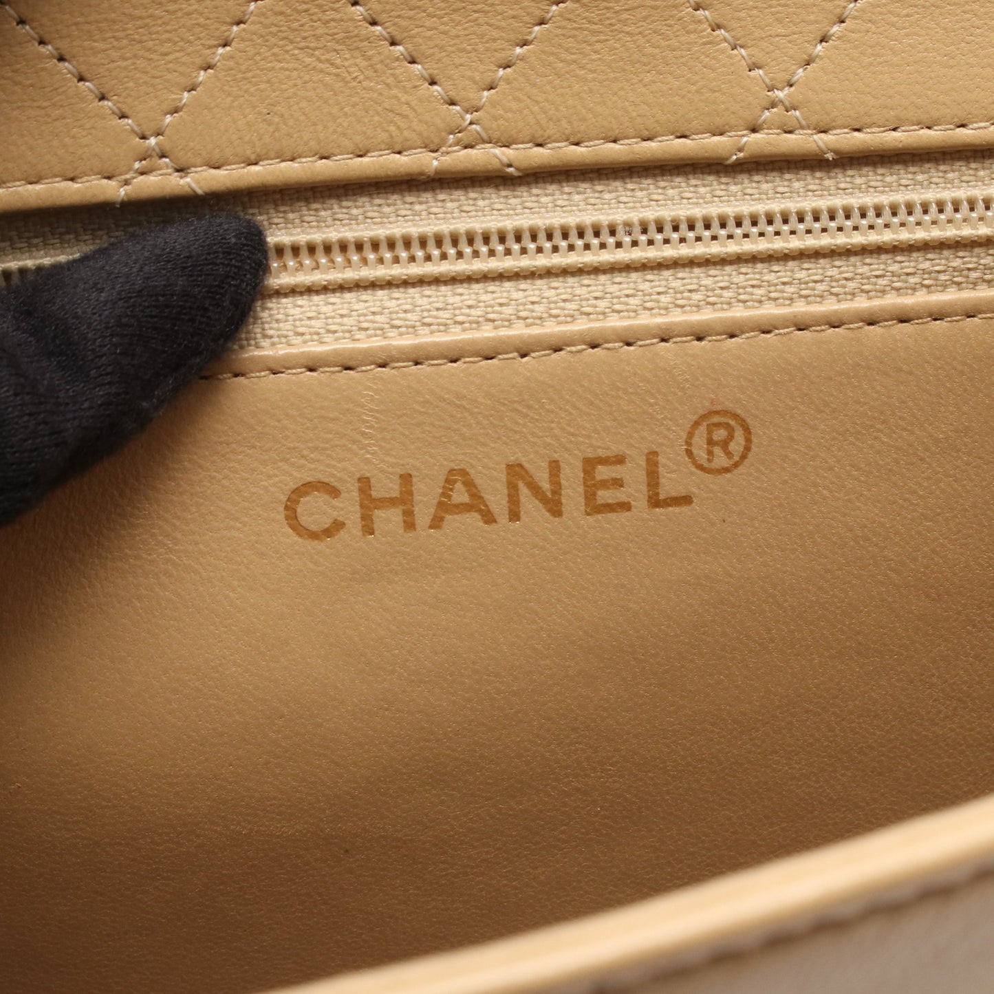 マトラッセ チェーンショルダーバッグ レザー ベージュ ゴールド金具 シャネル バッグ CHANEL