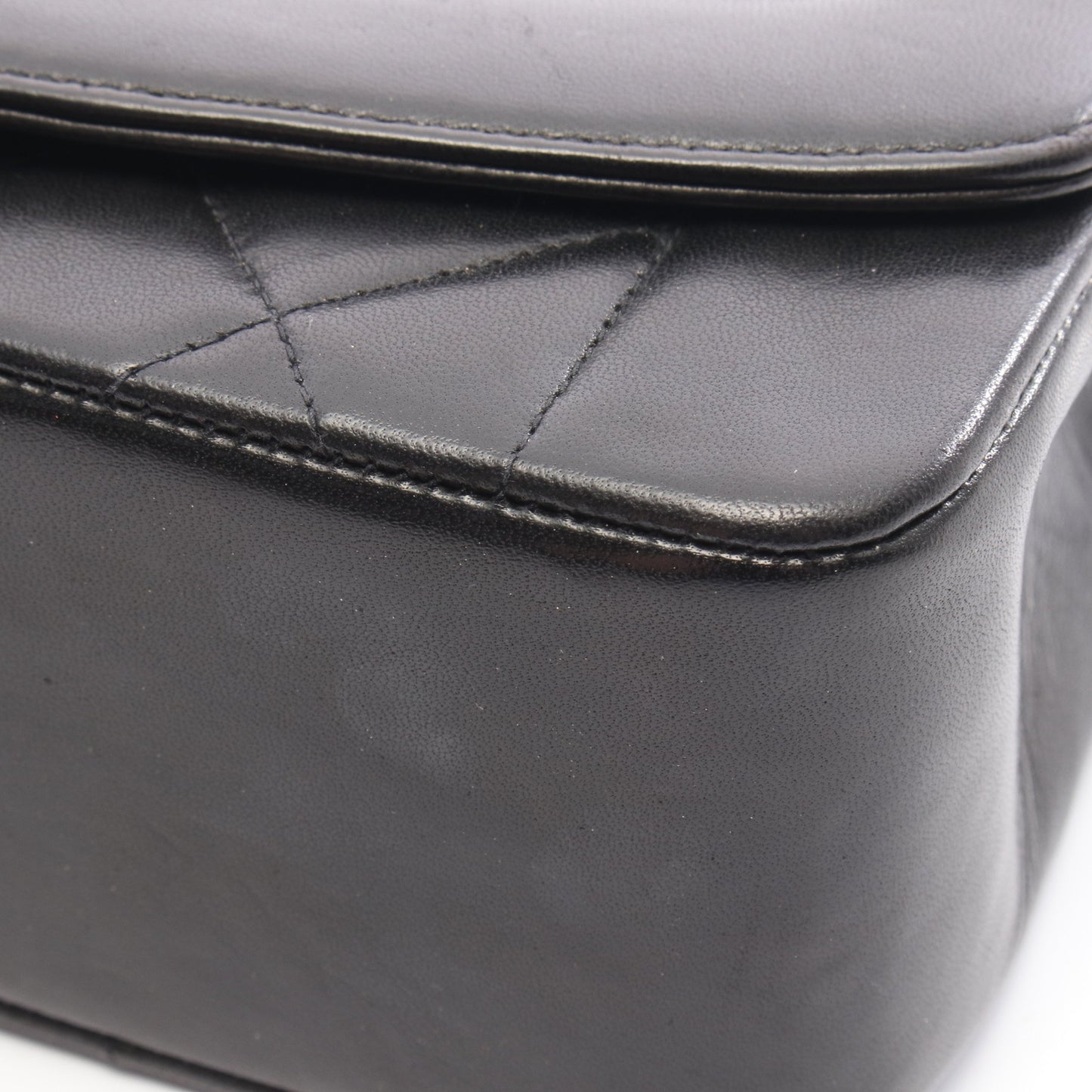 マトラッセ ダイアナフラップ チェーンショルダーバッグ ラムスキン ブラック ゴールド金具 シャネル