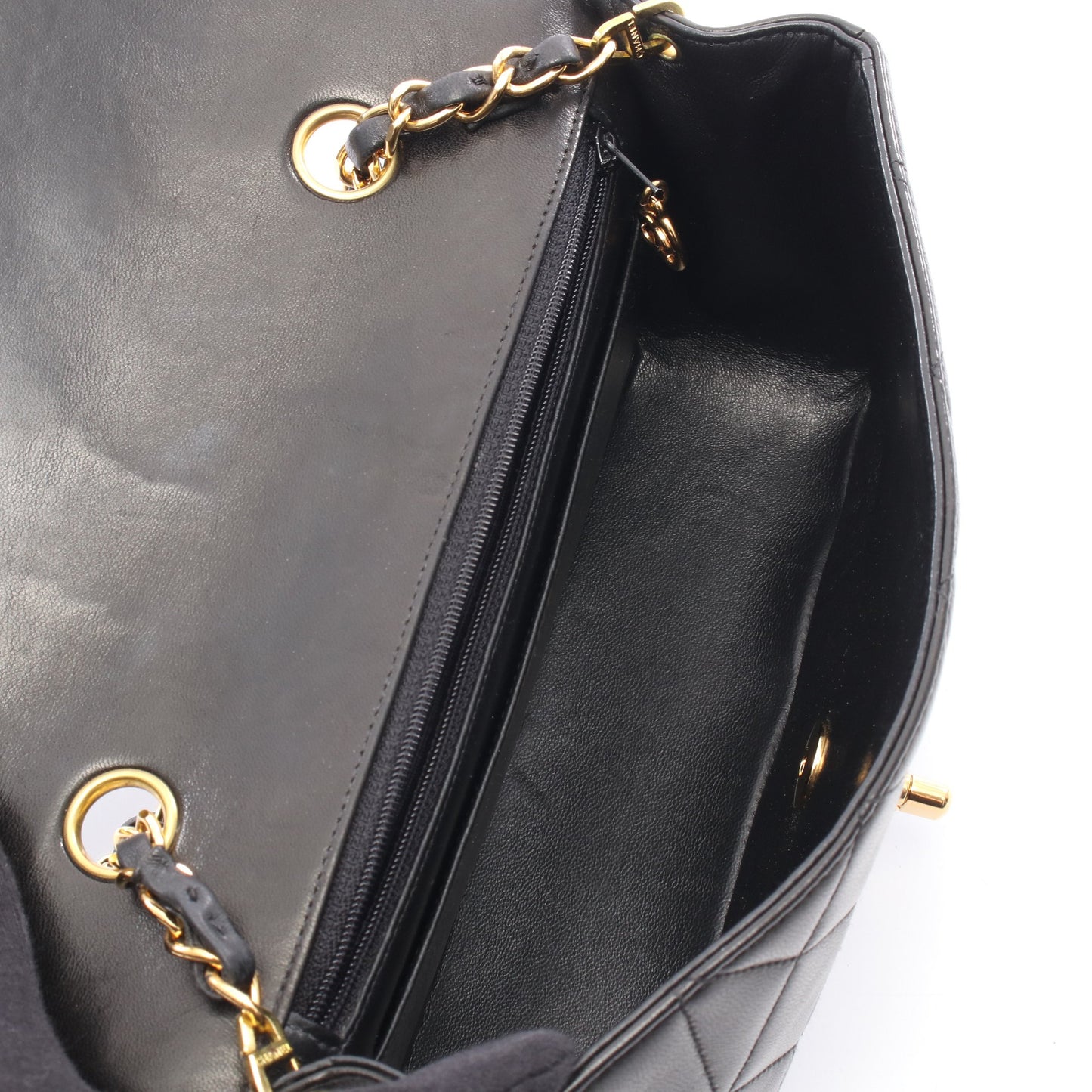 マトラッセ ダイアナフラップ チェーンショルダーバッグ ラムスキン ブラック ゴールド金具 シャネル