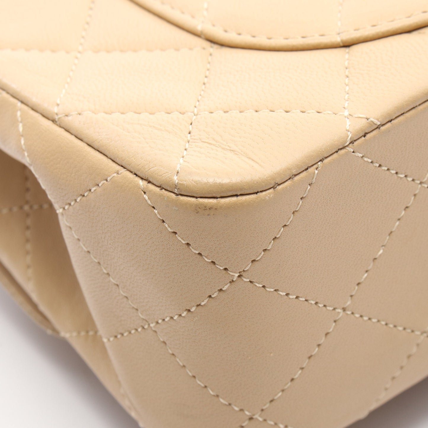 マトラッセ Wフラップ Wチェーンショルダーバッグ ラムスキン ベージュ ゴールド金具 シャネル