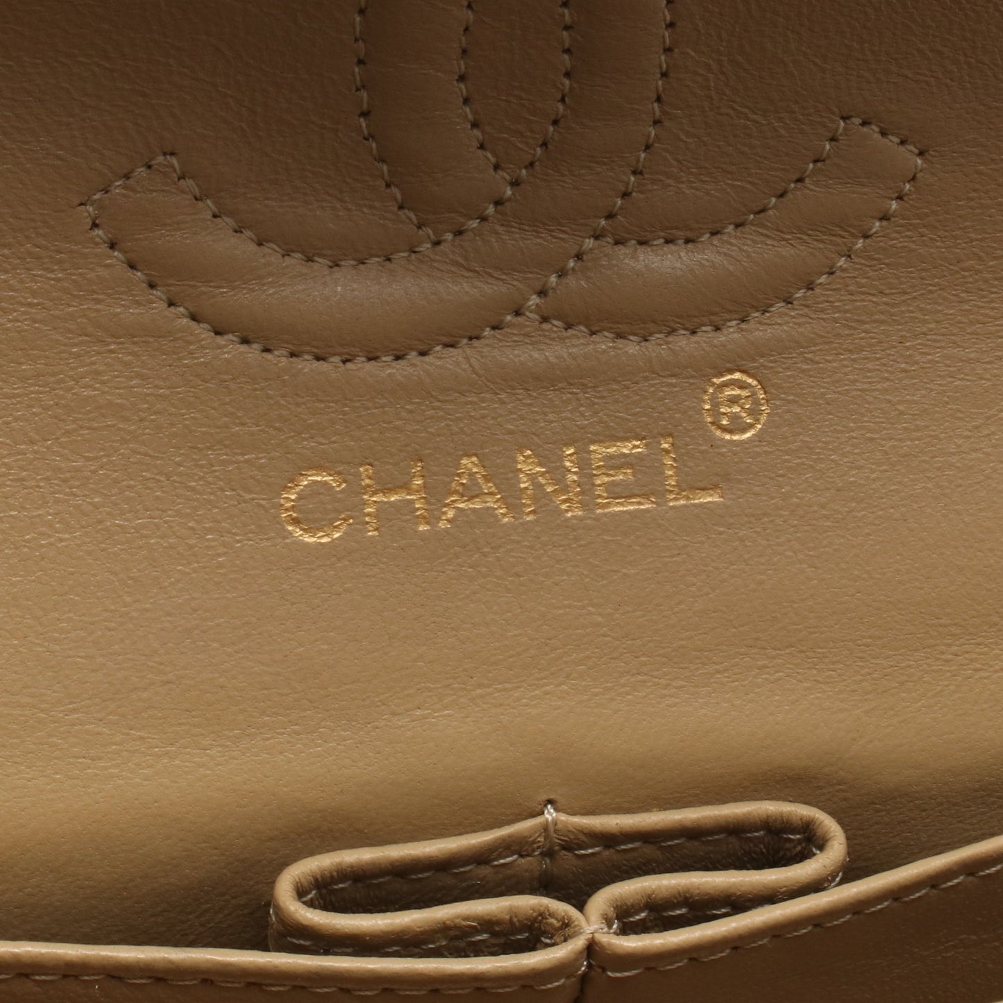 マトラッセ Wフラップ Wチェーンショルダーバッグ ラムスキン ベージュ ゴールド金具 シャネル
