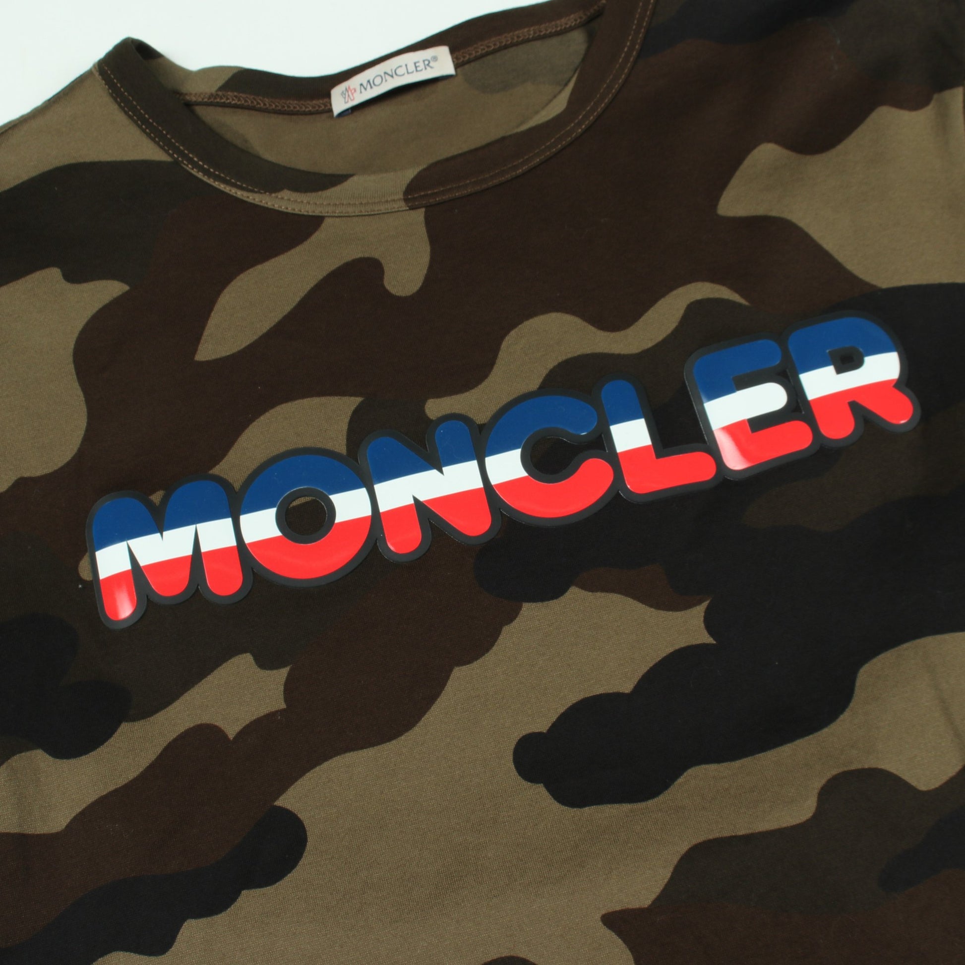 ラバーロゴ カモフラージュ 半袖Tシャツ コットン カーキグリーン マルチカラー モンクレール トップス MONCLER