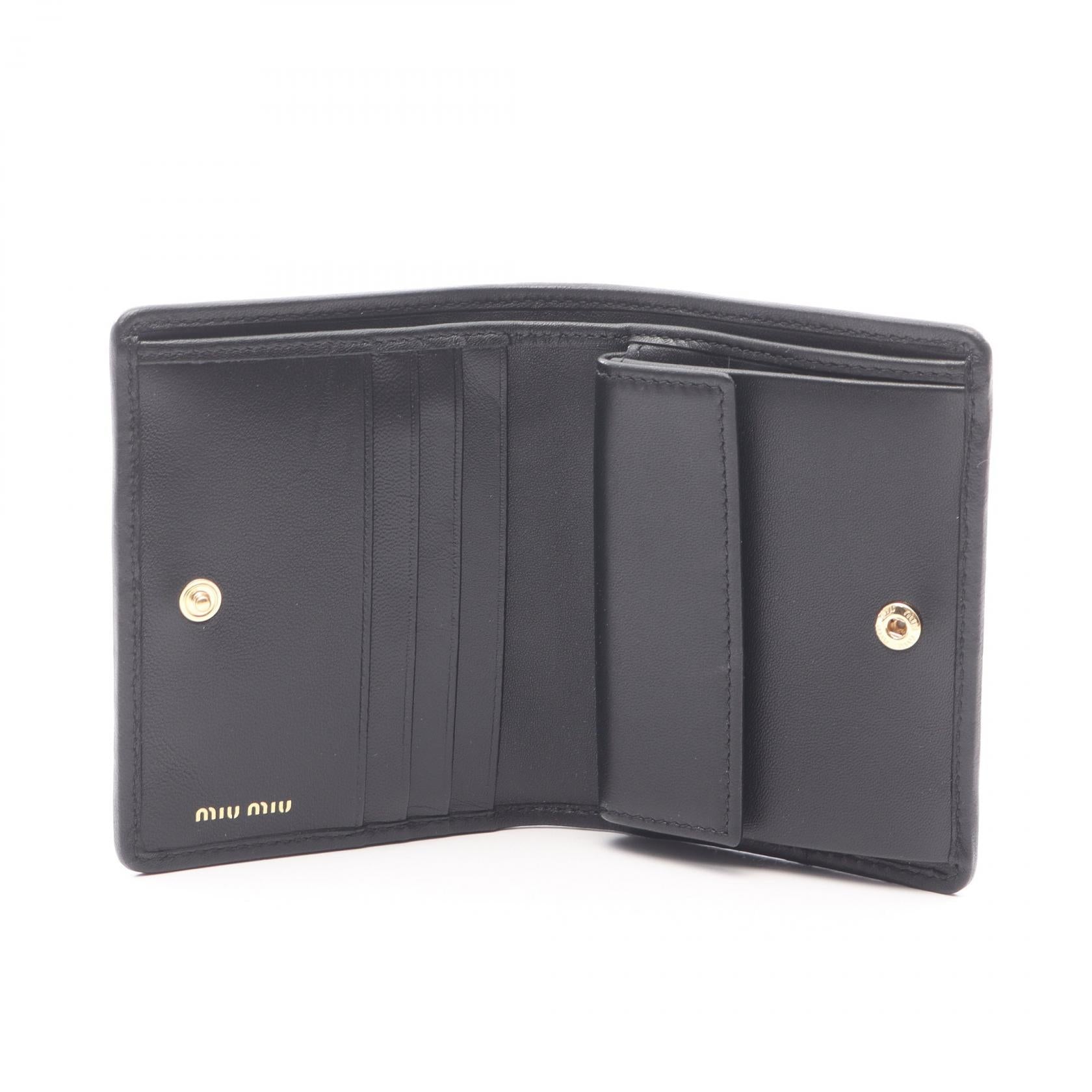 MATELASSE'MIU 二つ折り財布 レザー ブラック ミュウミュウ 財布・小物 miu miu