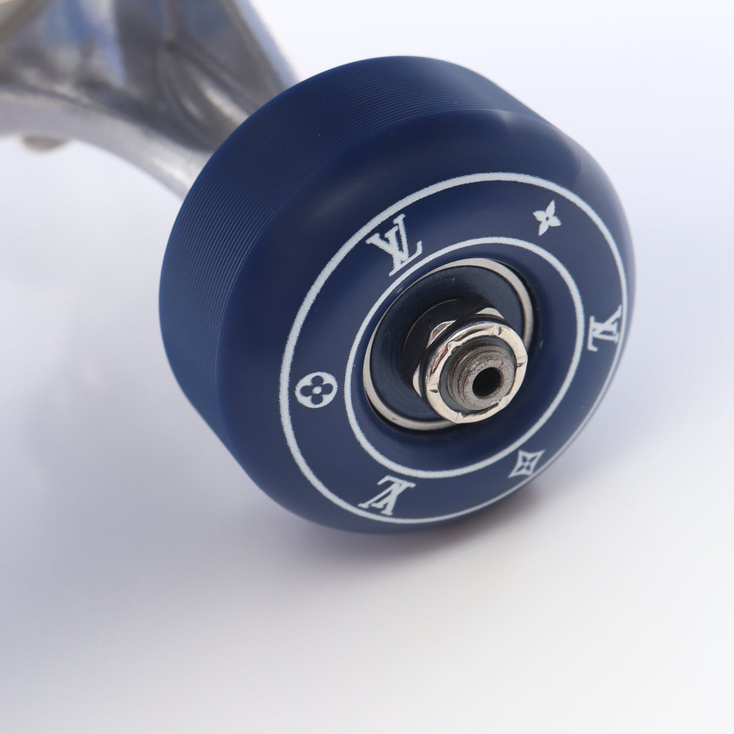 モノグラム バンダナ スケートボード インテリア ウッド ネイビー ダークブルー ホワイト ルイヴィトン 財布・小物 LOUIS VUITTON