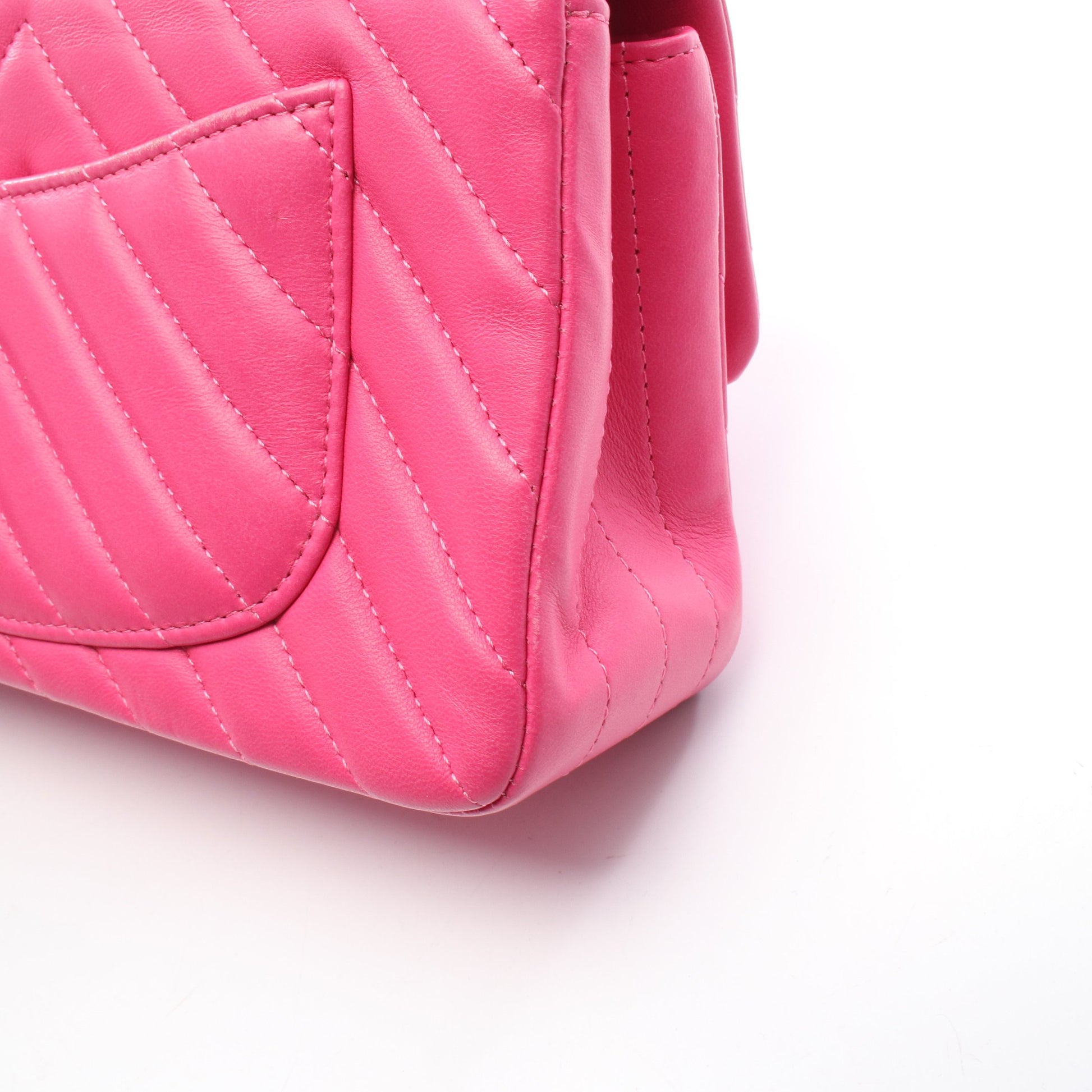 シェブロン Vステッチ ミニ 20 チェーンショルダーバッグ レザー ピンク ゴールド金具 シャネル バッグ CHANEL