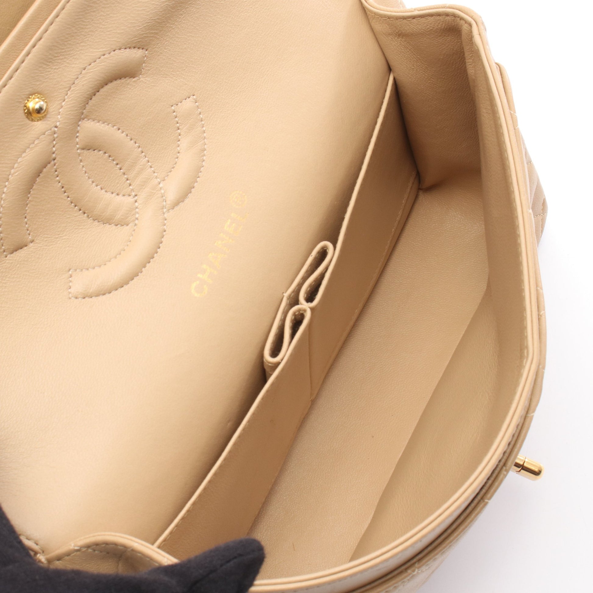 マトラッセ Wフラップ Wチェーンショルダーバッグ ラムスキン ベージュ ゴールド金具 シャネル バッグ CHANEL