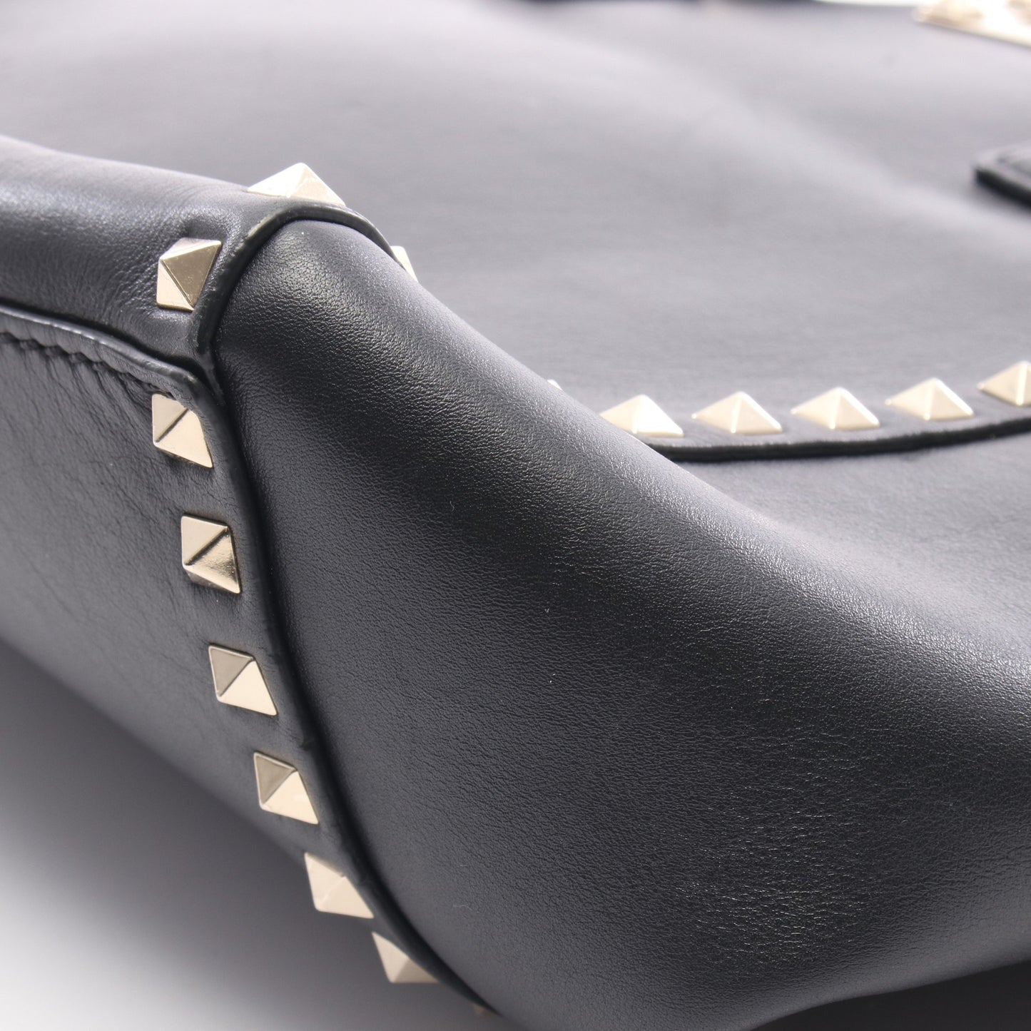 ロックスタッズ ハンドバッグ トートバッグ レザー ブラック 2WAY ヴァレンティノガラヴァーニ バッグ VALENTINO GARAVANI
