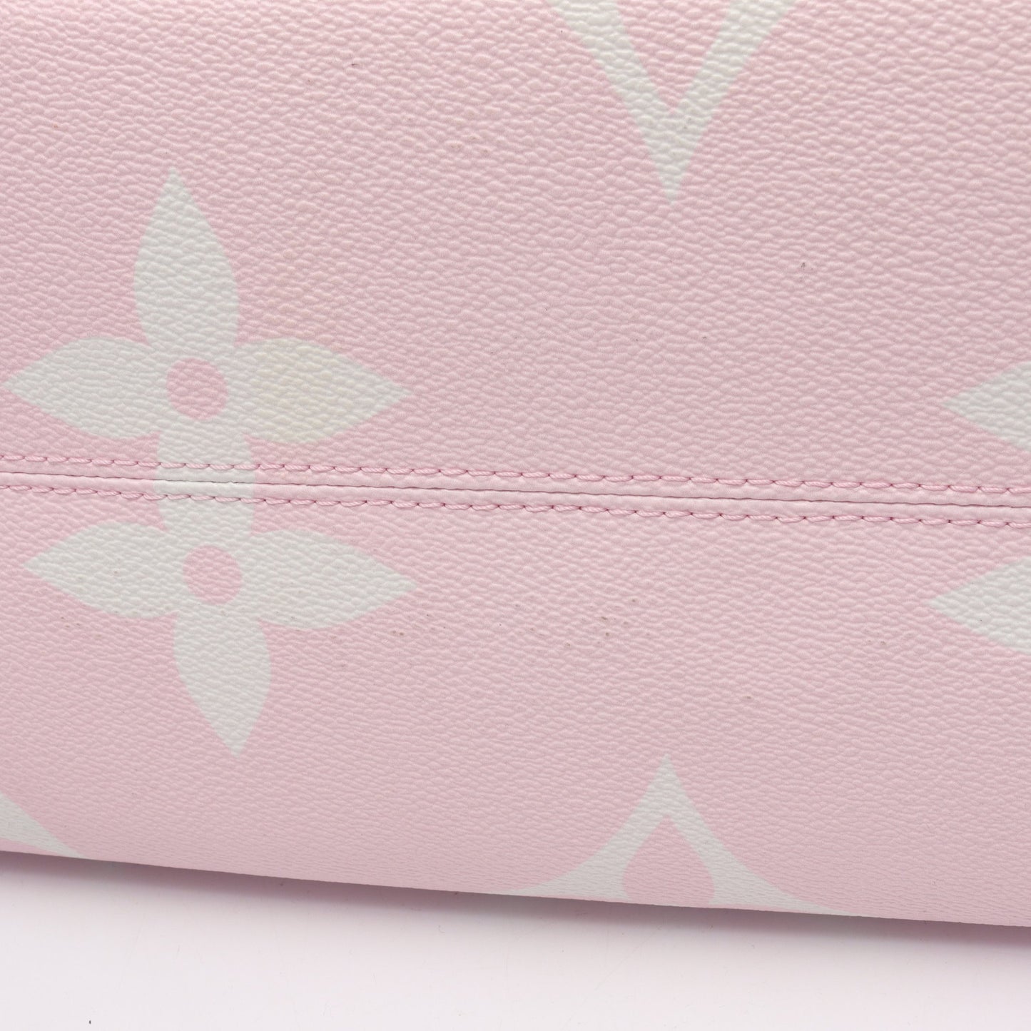 オンザゴー GM LVエスカル パステル ショルダーバッグ PVC レザー ピンク マルチカラー 沖縄限定 2WAY ルイヴィトン バッグ LOUIS VUITTON