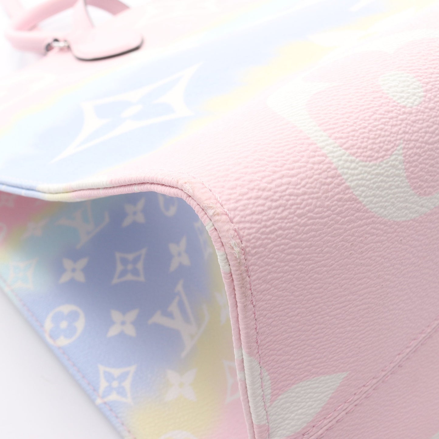 オンザゴー GM LVエスカル パステル ショルダーバッグ PVC レザー ピンク マルチカラー 沖縄限定 2WAY ルイヴィトン バッグ LOUIS VUITTON