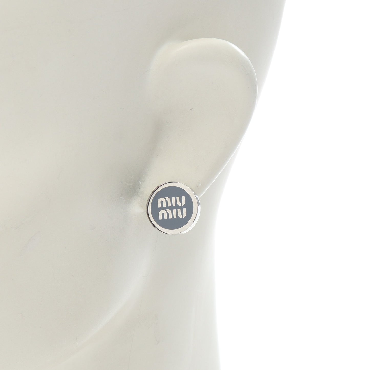 ロゴ ピアス エナメル シルバー ブルーグレー ミュウミュウ アクセサリー miu miu
