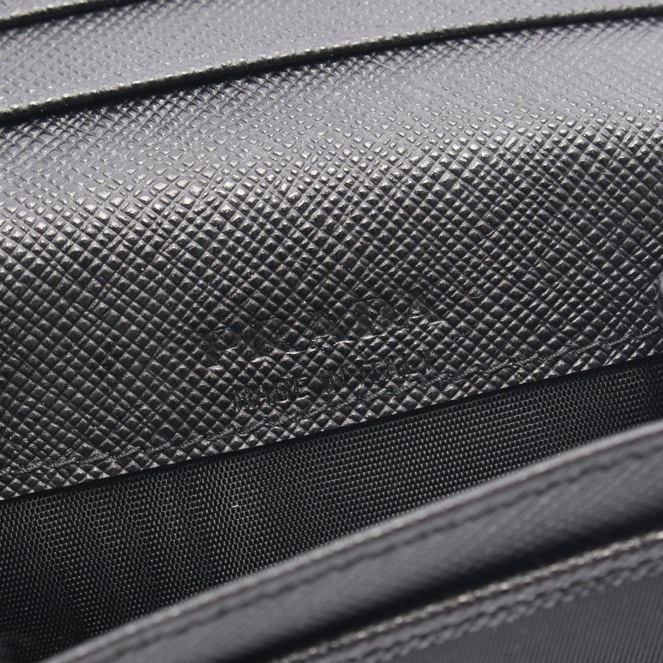 Re-Nylon 二つ折り財布 ナイロン レザー ブラック プラダ – RECLO