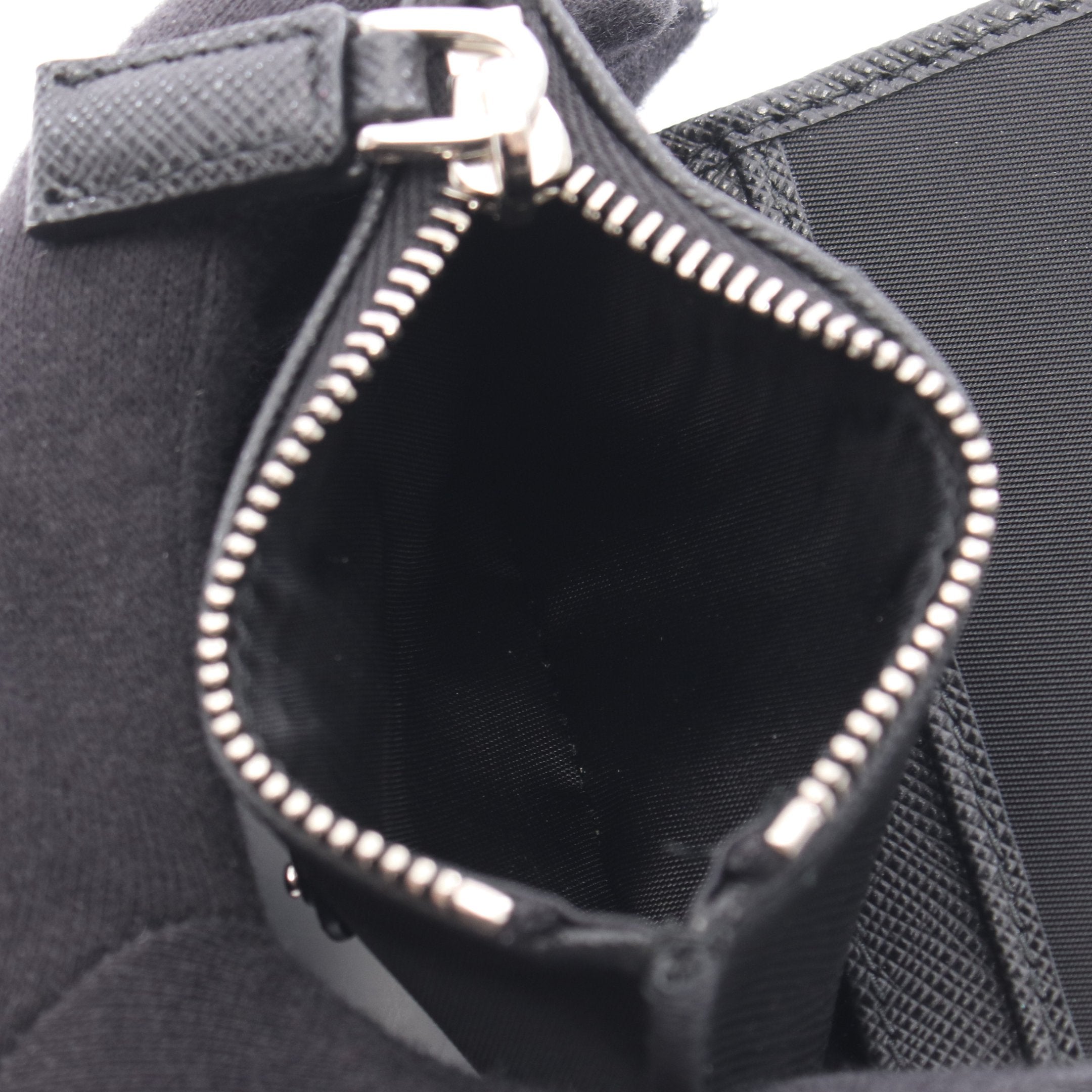 Re-Nylon 二つ折り財布 ナイロン レザー ブラック プラダ – RECLO