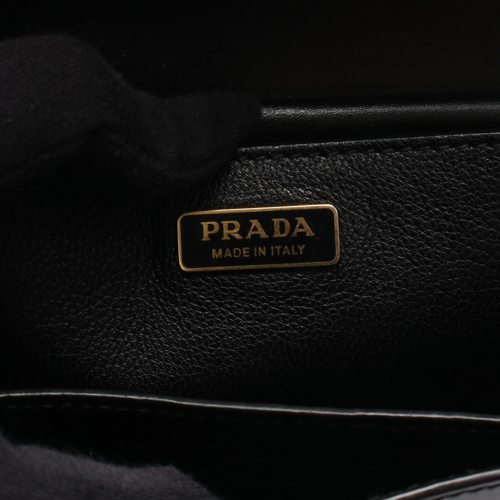 カイエ ショルダーバッグ レザー サフィアーノレザー ブラック プラダ バッグ PRADA