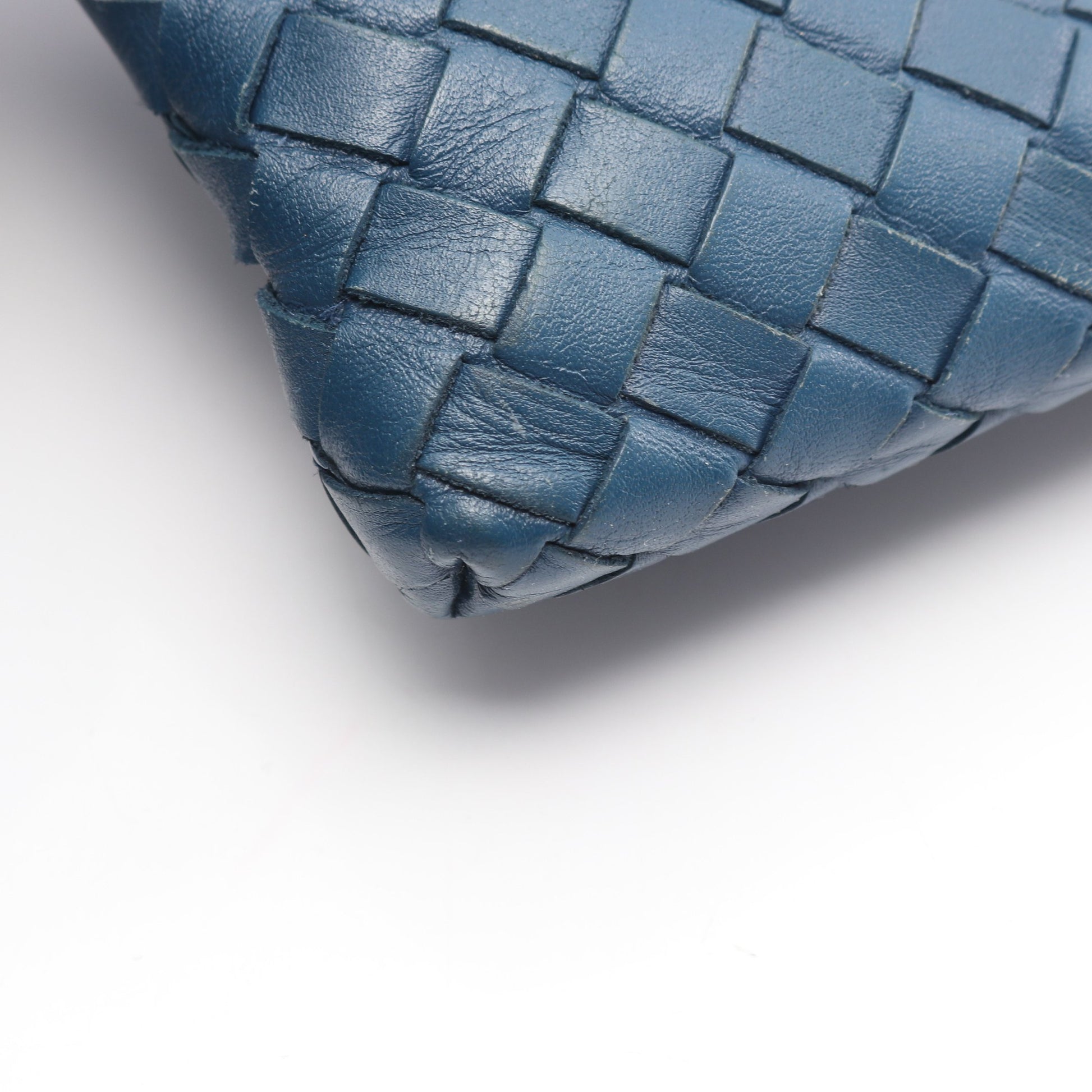 イントレチャート スモール メッセンジャーバッグ ショルダーバッグ レザー ブルー ボッテガヴェネタ バッグ BOTTEGA VENETA