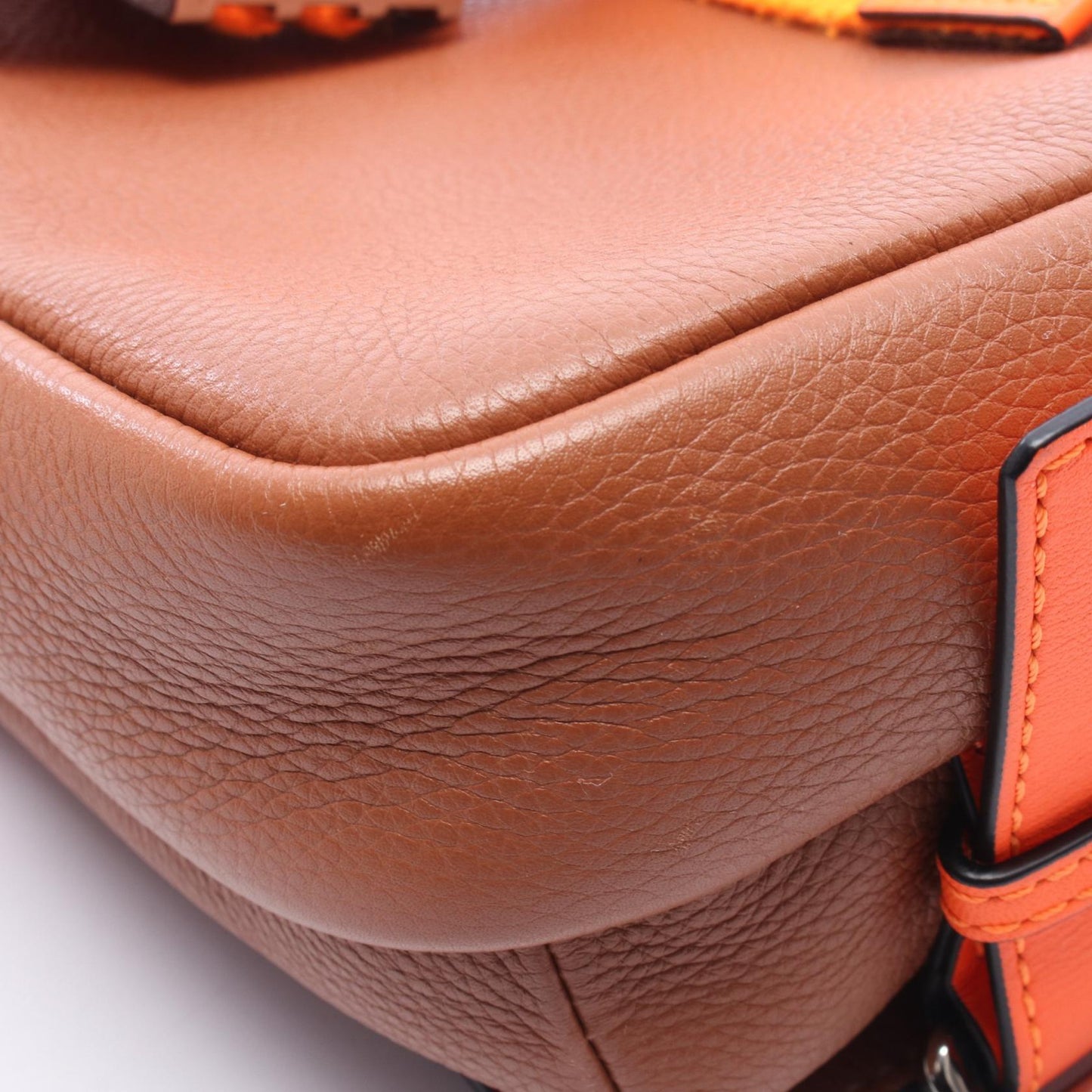 ミリタリー メッセンジャーバッグ XS ショルダーバッグ レザー ブラウン オレンジ ロエベ バッグ LOEWE