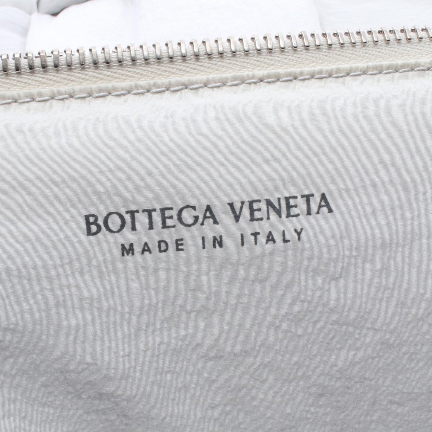 PADDED TECH CASSETTE パデッド テック カセット ショルダーバッグ ナイロン ライトグレー ボッテガヴェネタ バッグ BOTTEGA VENETA
