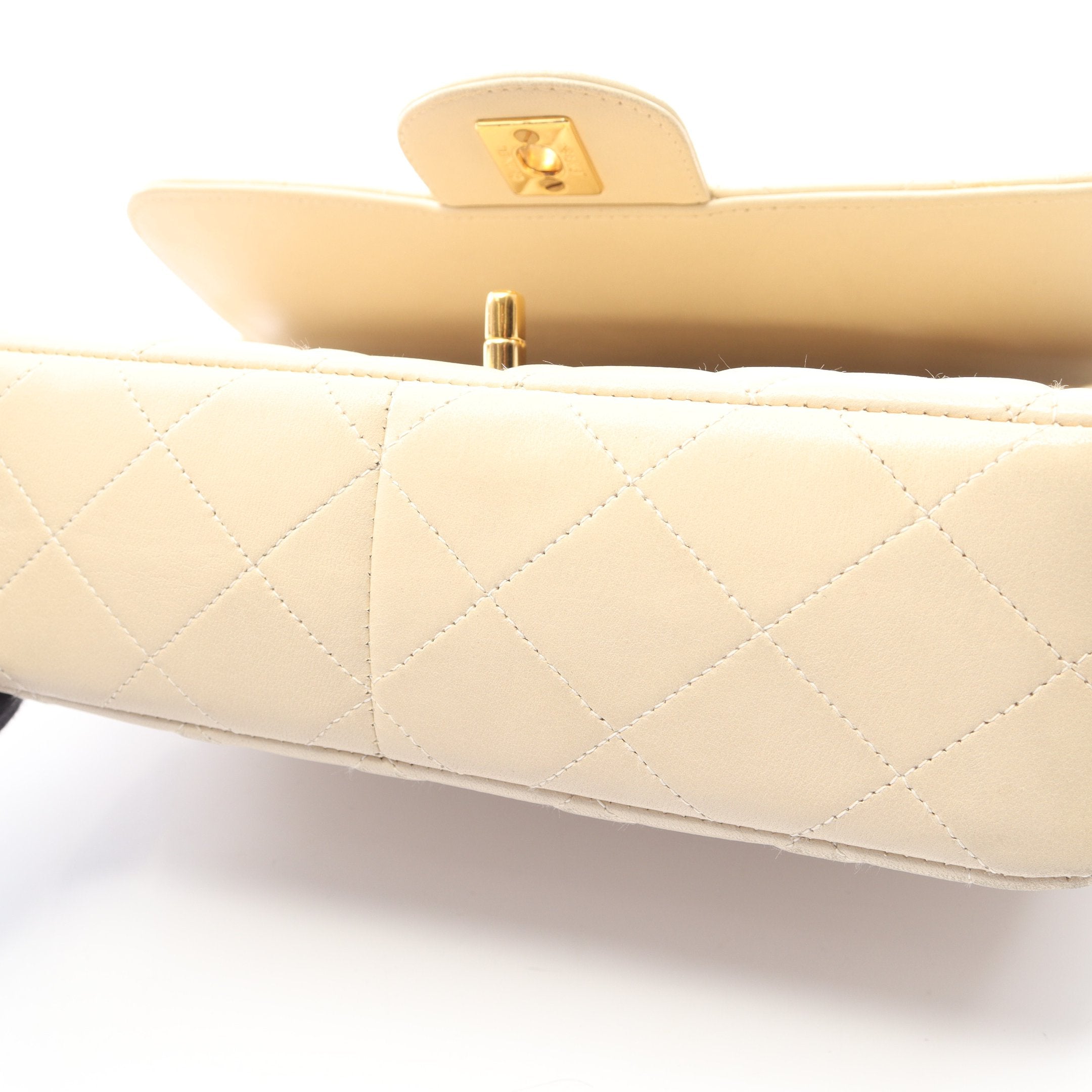 【CHANEL/シャネル】 WフラップWチェーンショルダー ギャラ有/シール有 ショルダーバッグ ラムスキン イエローベージュ/ベージュ/ゴールド金具 レディース【中古】【真子質店】【BL】【TMiYx】 CHANEL（シャネル） マトラッセ25 チェーンショルダーバッグ ダブル