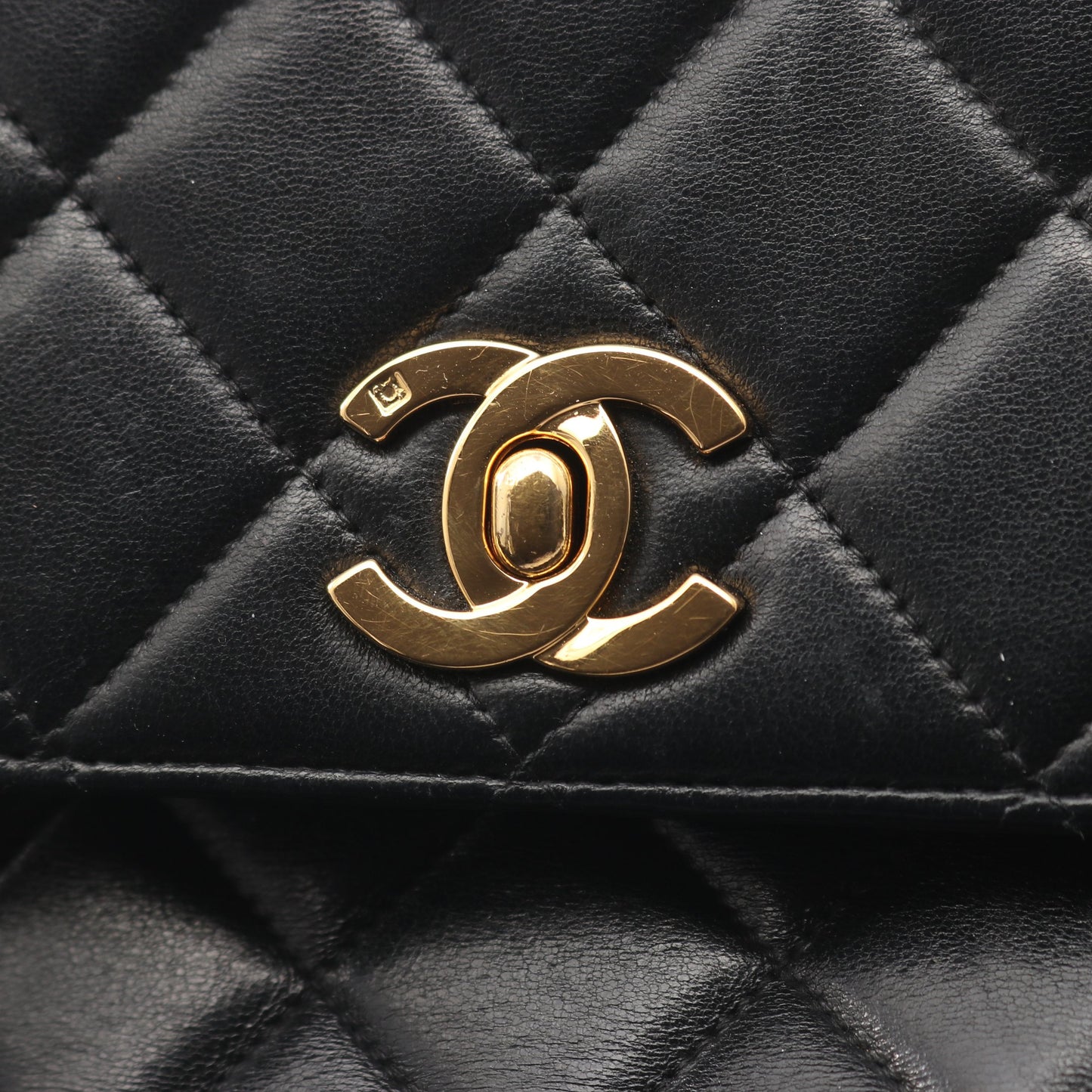 マトラッセ ハンドバッグ ラムスキン ブラック ゴールド金具 シャネル バッグ CHANEL