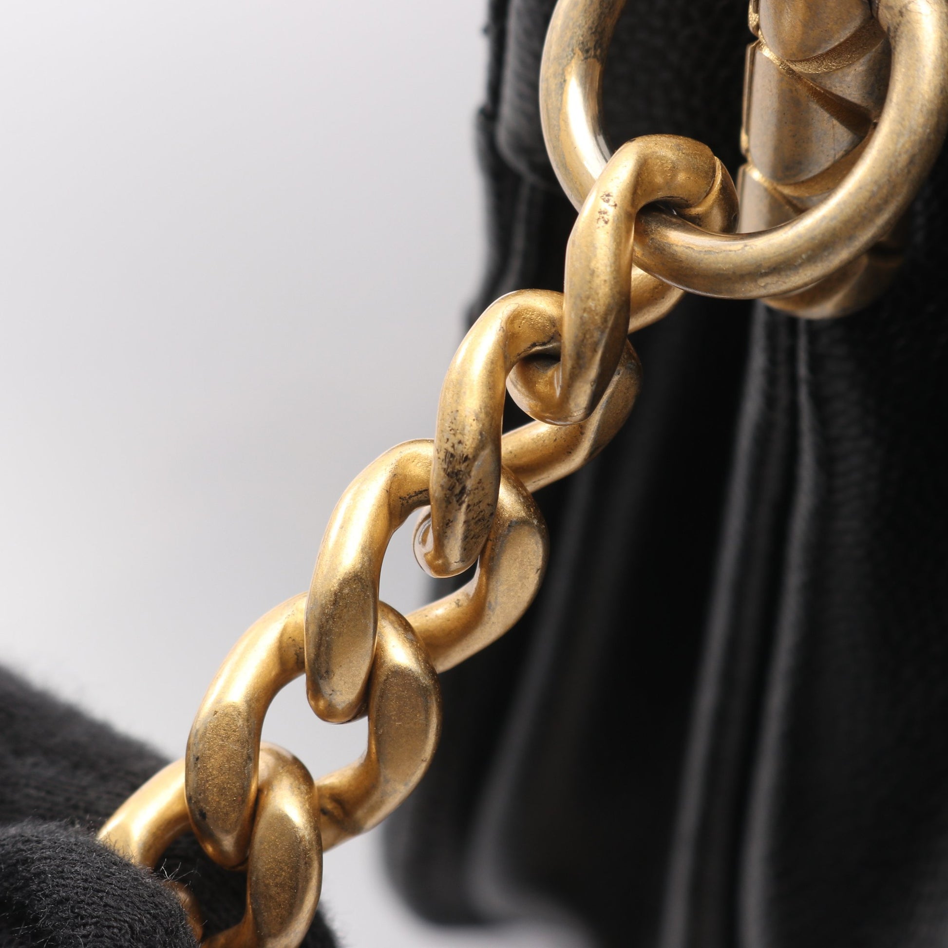 マトラッセ チェーンショルダーバッグ キャビアスキン ブラック ゴールド金具 シャネル バッグ CHANEL