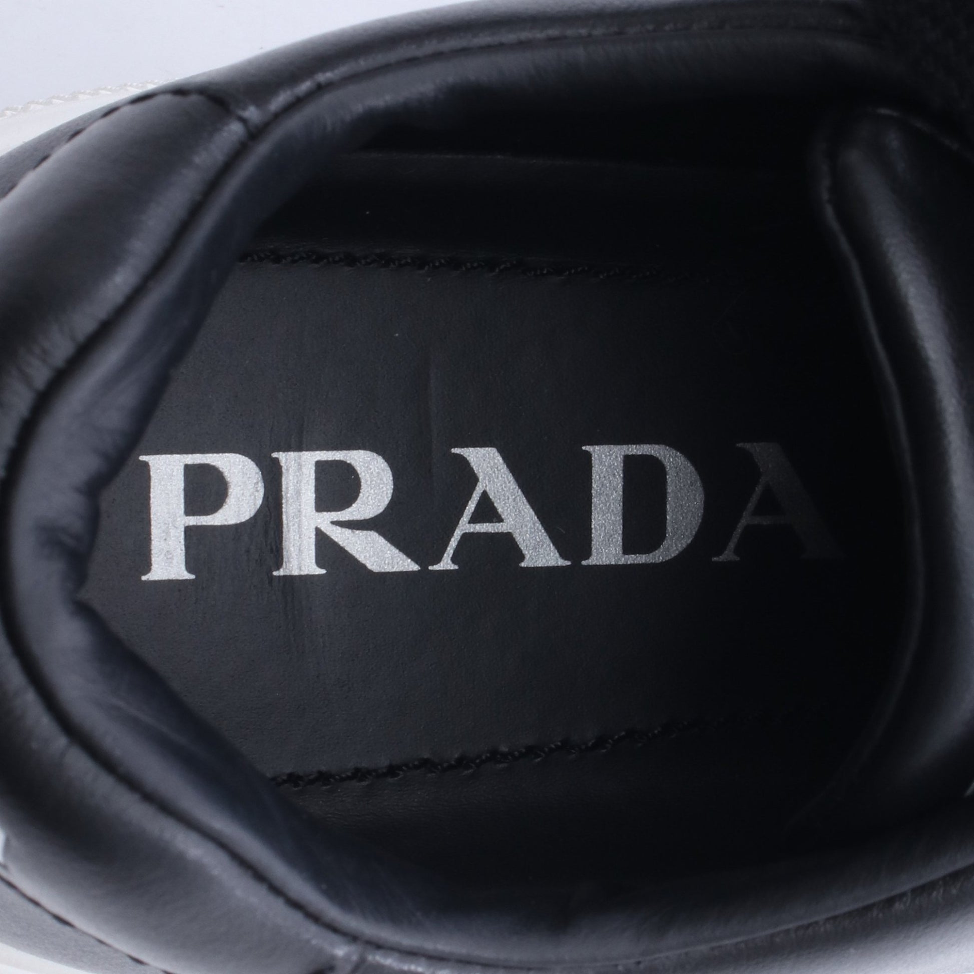 トライアングルロゴ ローカットスニーカー レザー ブラック プラダ シューズ PRADA