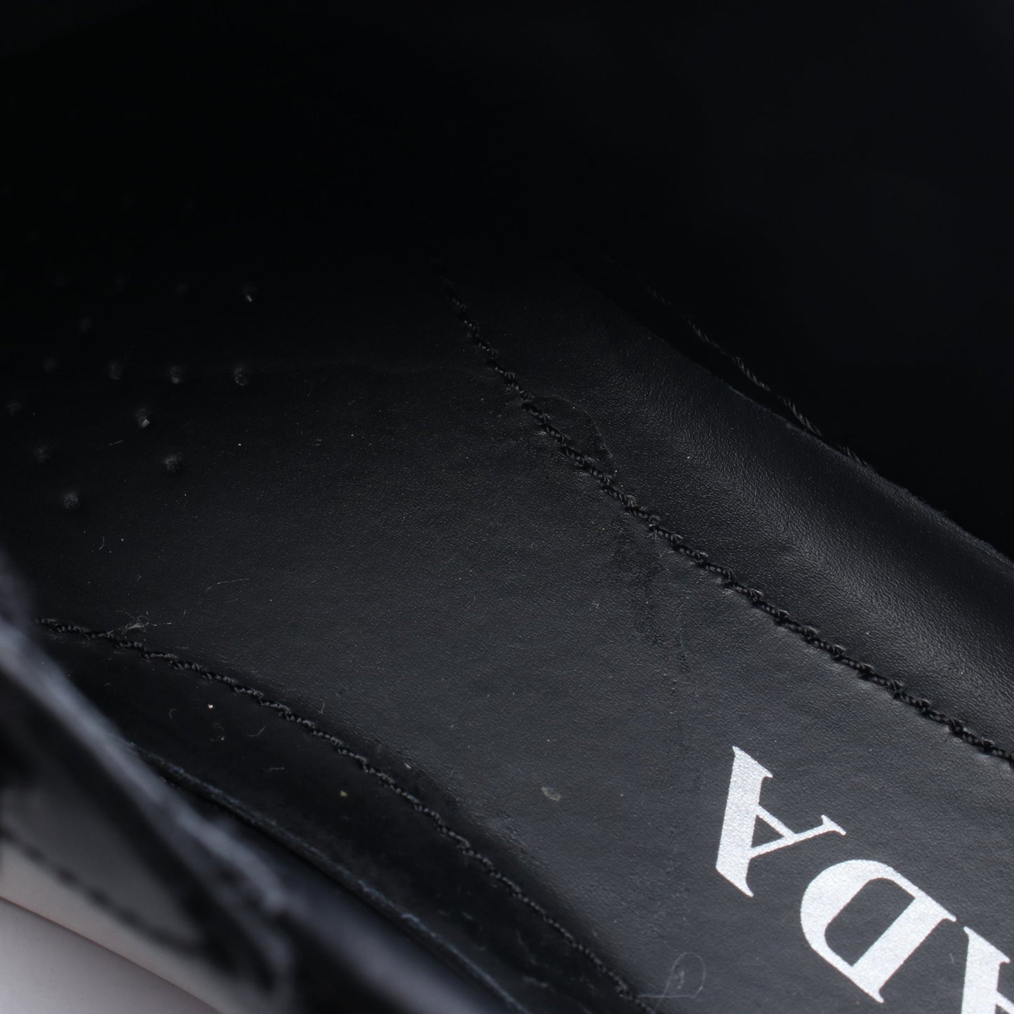 トライアングルロゴ ローカットスニーカー レザー ブラック プラダ シューズ PRADA