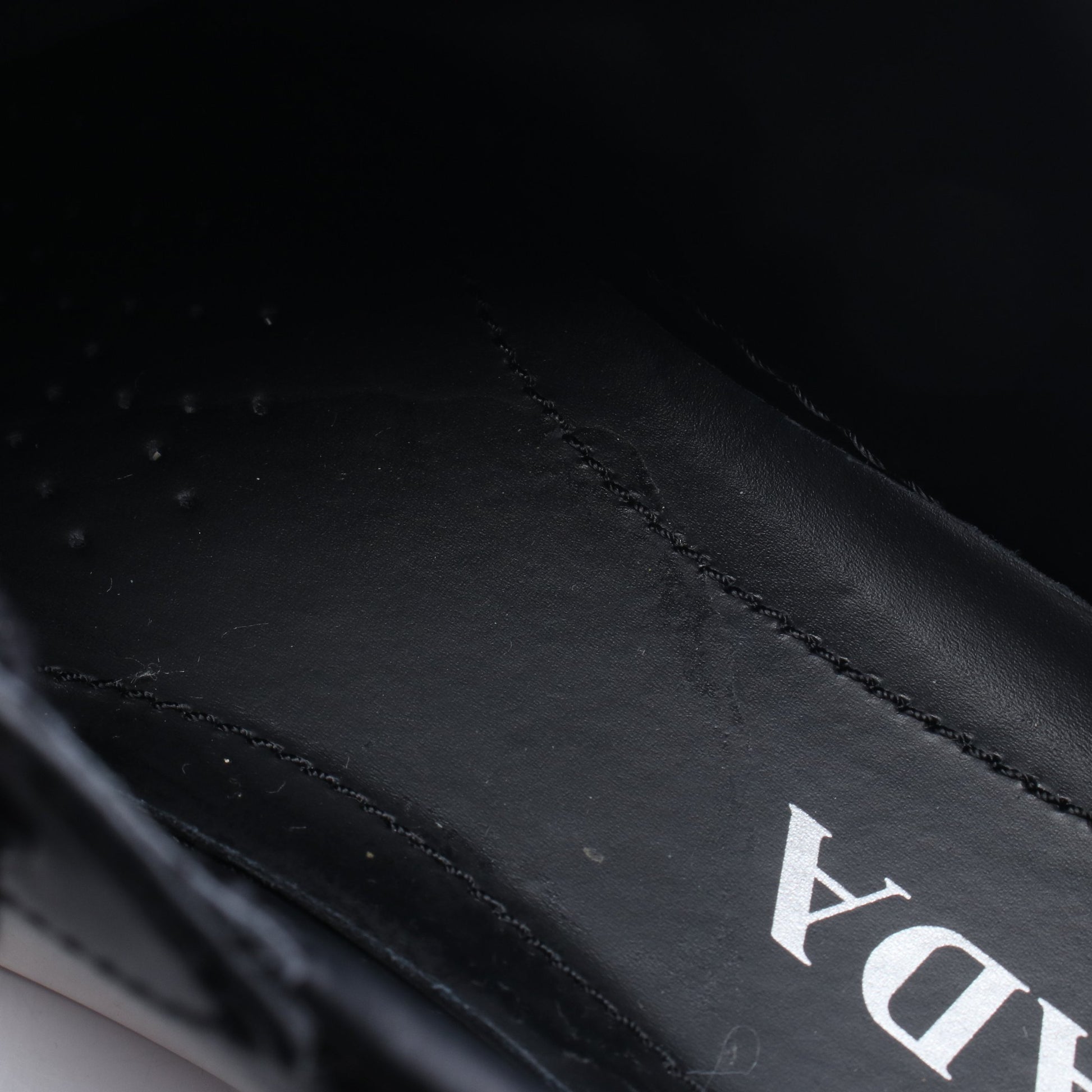 トライアングルロゴ ローカットスニーカー レザー ブラック プラダ シューズ PRADA