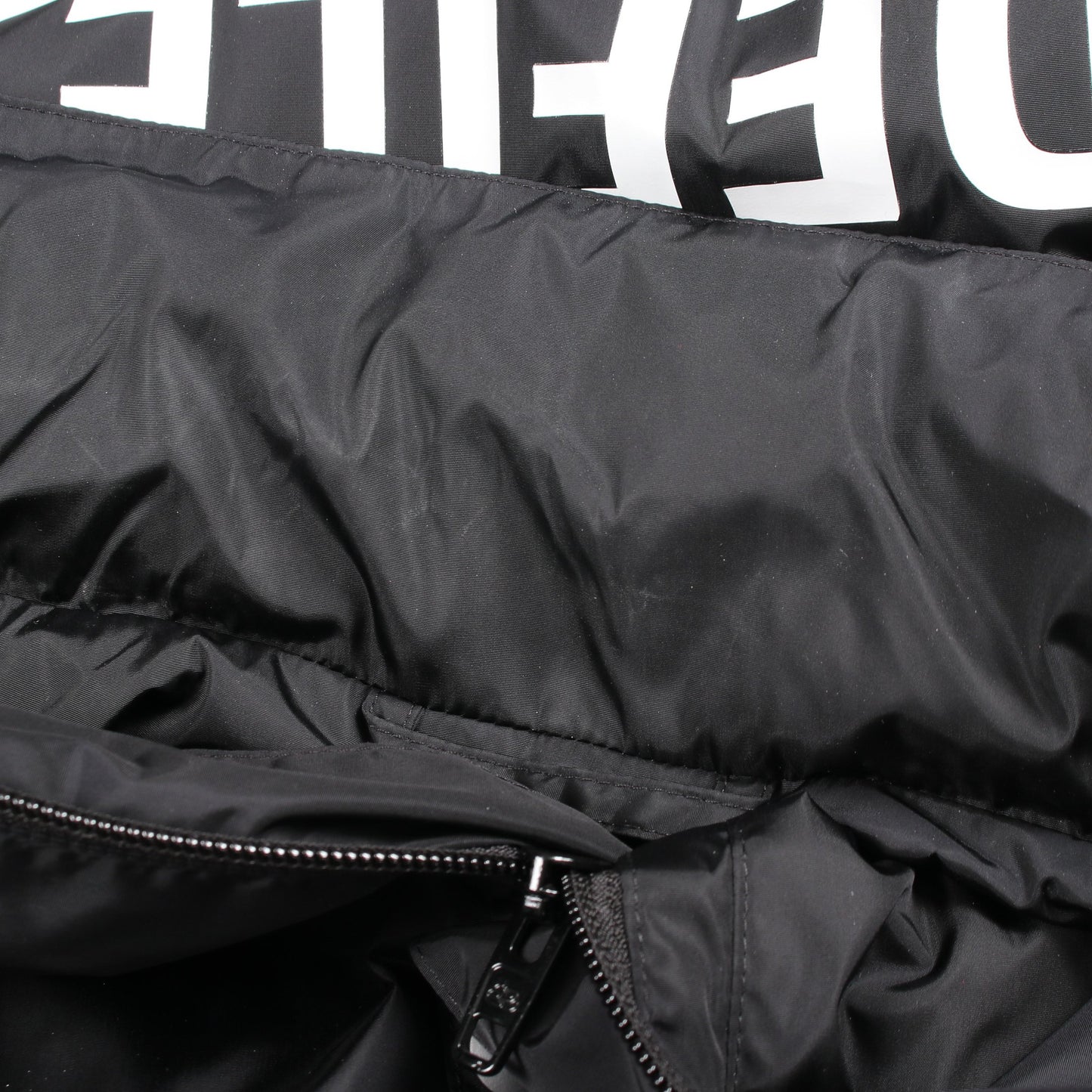 ロゴプリント フード付き ジャケット ナイロン ブラック バレンシアガ アウター BALENCIAGA