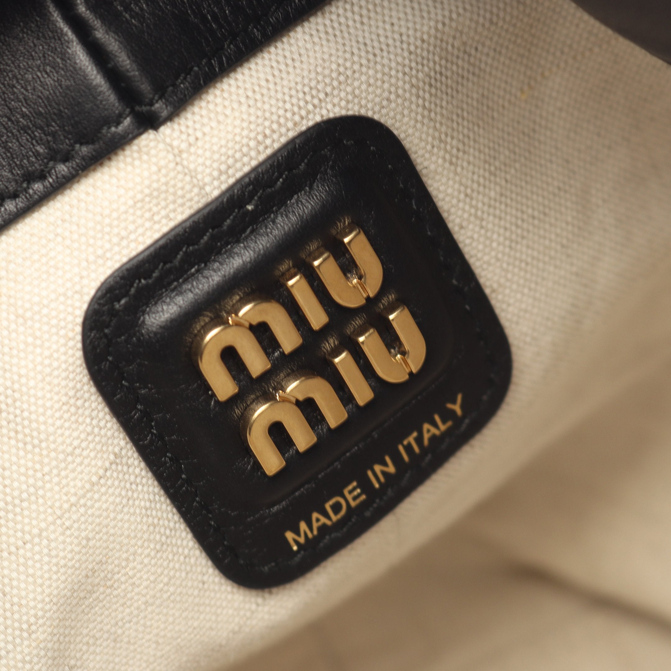 ミュウ ミュウ Miu Miu バケットバッグ ショルダーバッグ バッグ レザー レディース ブラック系 5BE090 【中古】 新作☆Miu Miu☆レザーバケットバッグ ミディアム (MiuMiu/ショルダー