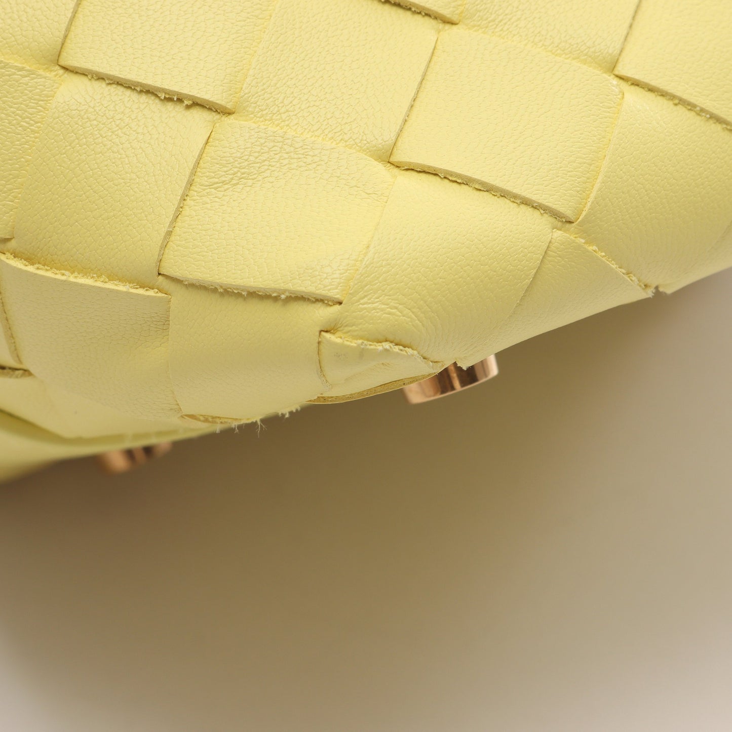 キャンディー ウォレス イントレチャート ハンドバッグ レザー ライトイエロー ボッテガヴェネタ バッグ BOTTEGA VENETA