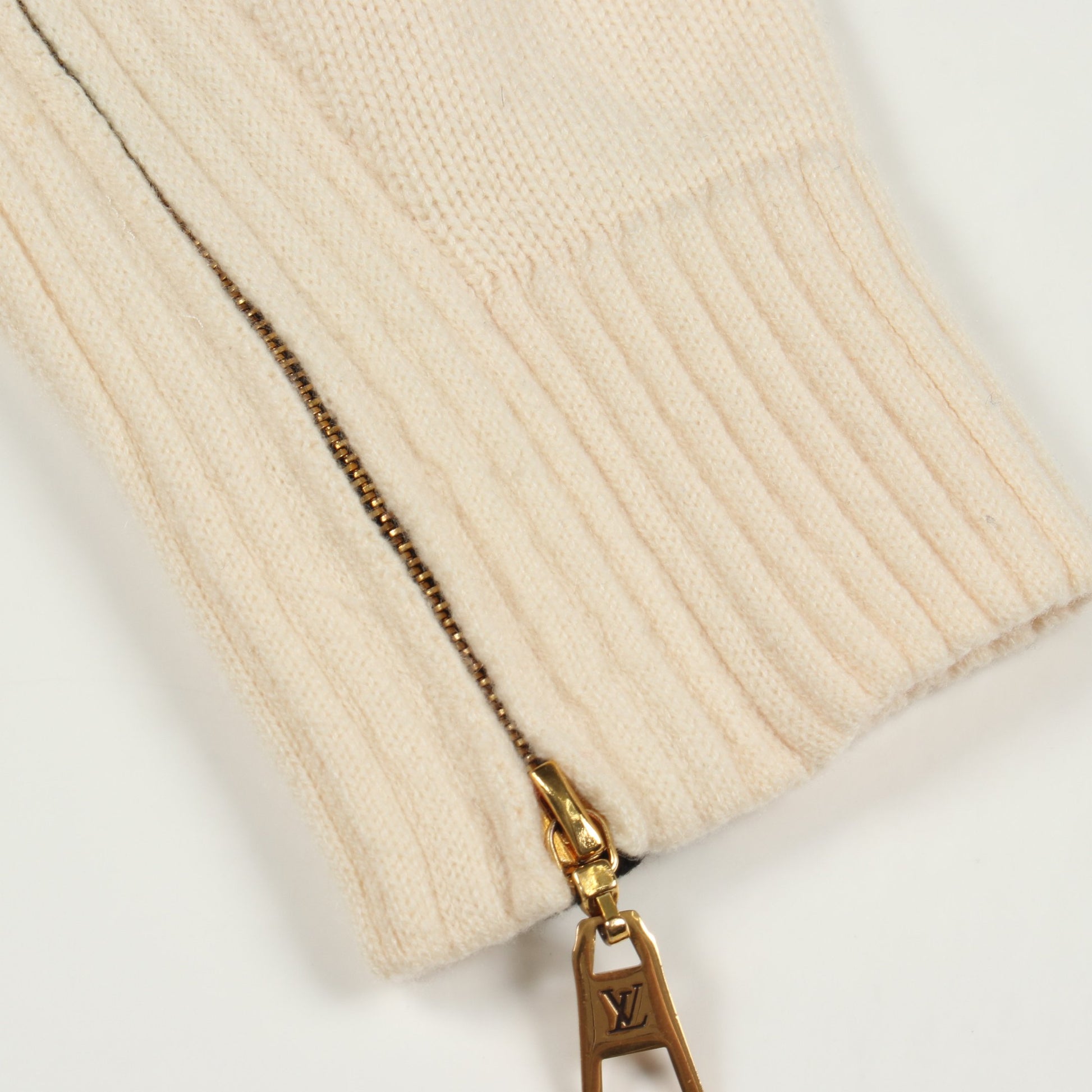 ハイネック ニット カシミヤ アイボリー ルイヴィトン トップス LOUIS VUITTON
