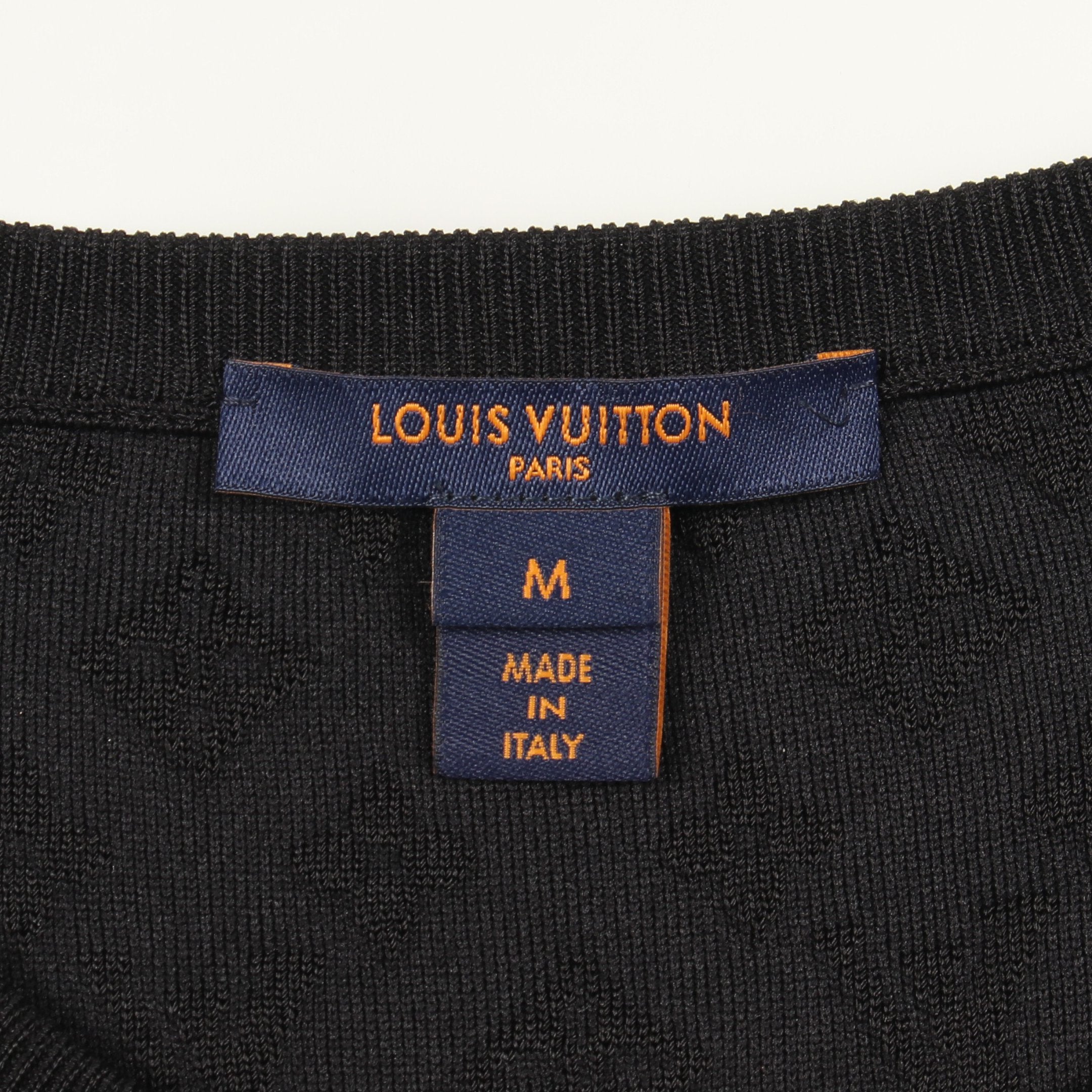 ルイ・ヴィトン LOUIS VUITTON モノグラム チェーン付き ニット 衣料品 トップス シルク ナイロン レディース ブラック系 / レッド系 RW221B OJ6 FMKL55 【中古】 モノグラム チェーン付き ニット シルク ナイロン ブラック レッド