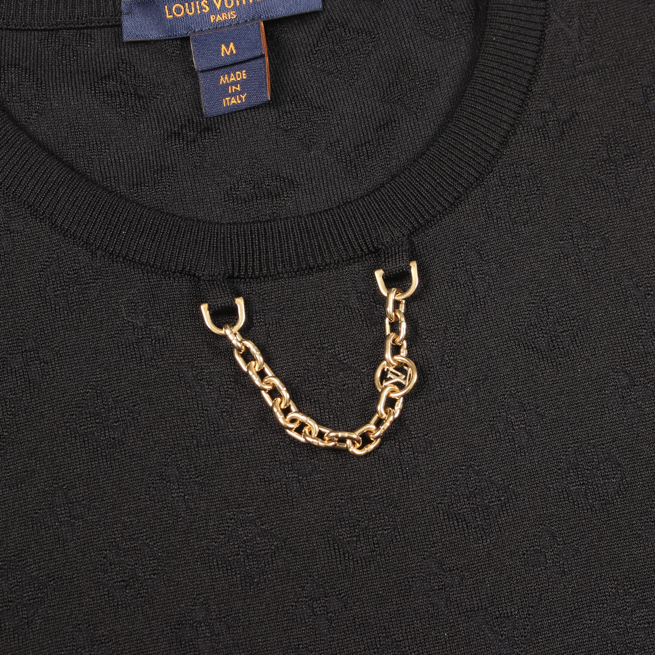 ルイ・ヴィトン LOUIS VUITTON モノグラム チェーン付き ニット 衣料品 トップス シルク ナイロン レディース ブラック系 / レッド系 RW221B OJ6 FMKL55 【中古】 モノグラム チェーン付き ニット シルク ナイロン ブラック レッド