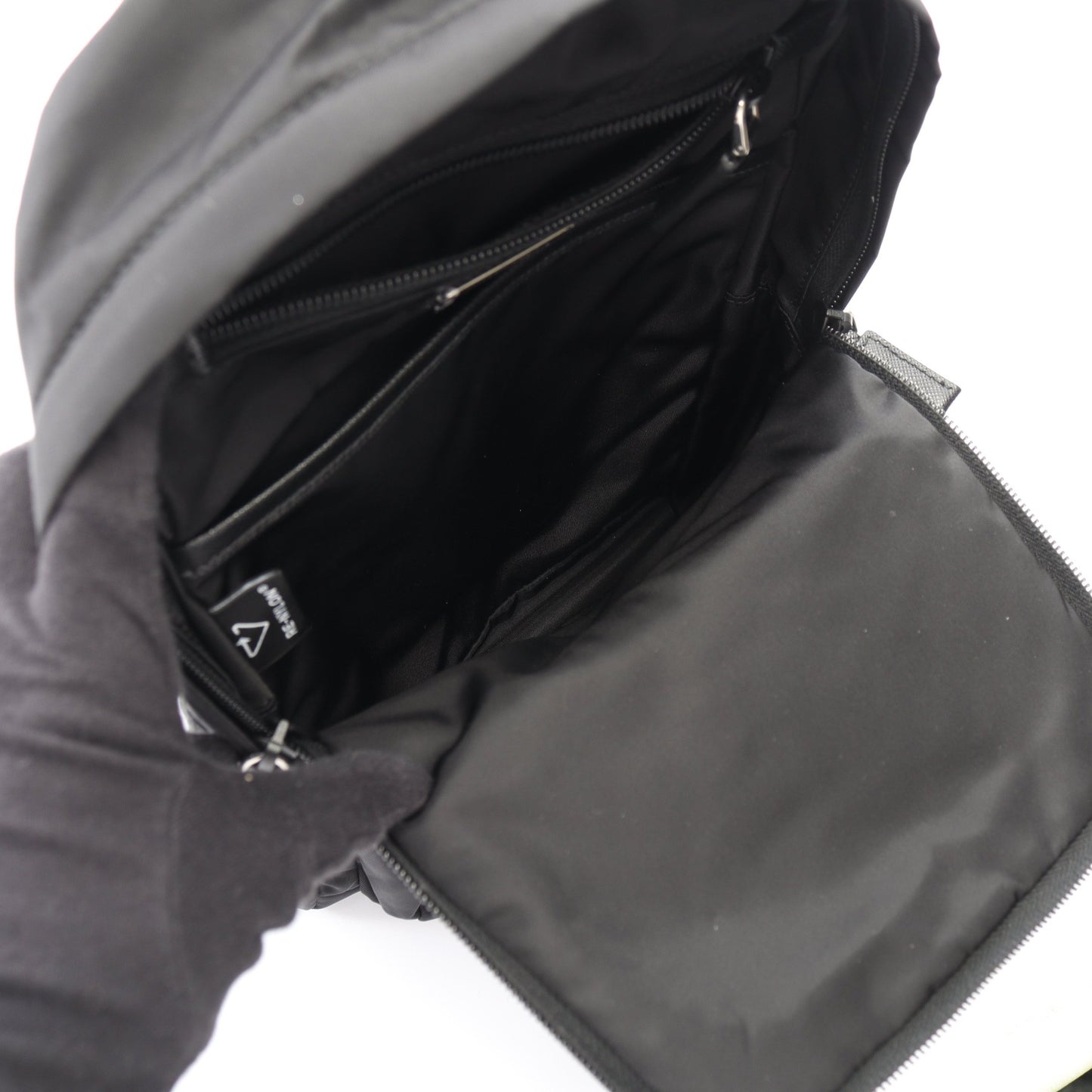 Re-Nylon ボディバッグ ナイロン サフィアーノレザー ブラック プラダ バッグ PRADA